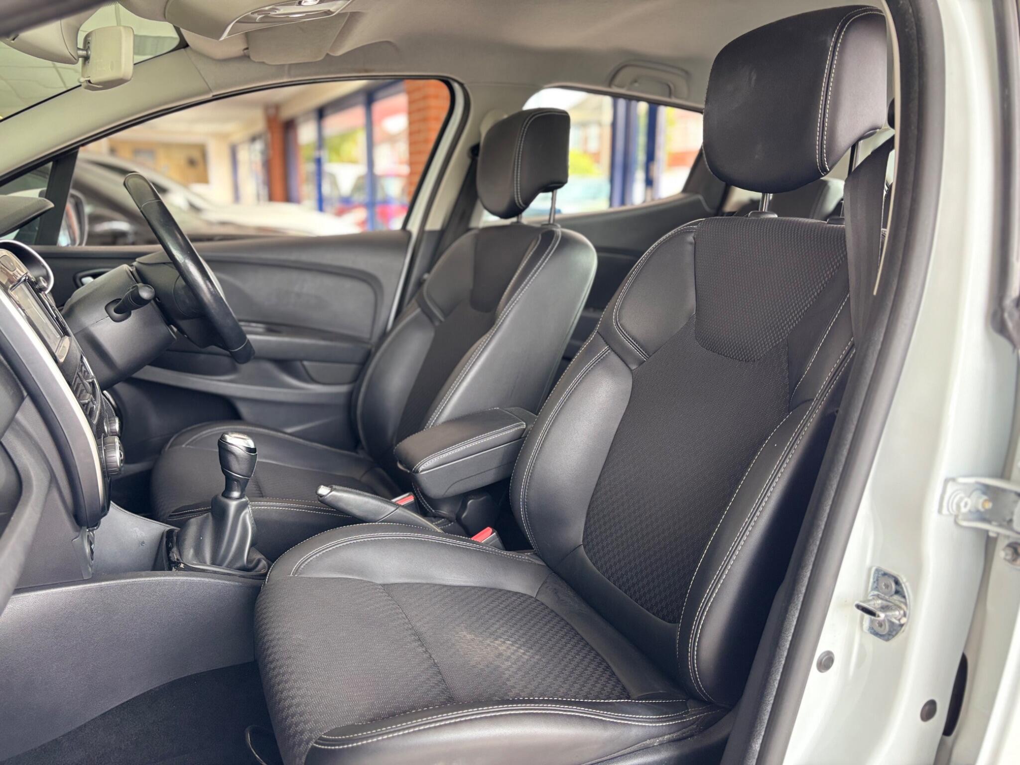 Renault Clio view 20