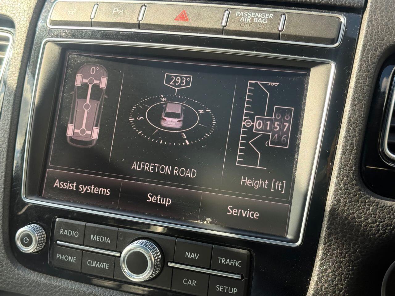 Volkswagen Touareg view 16