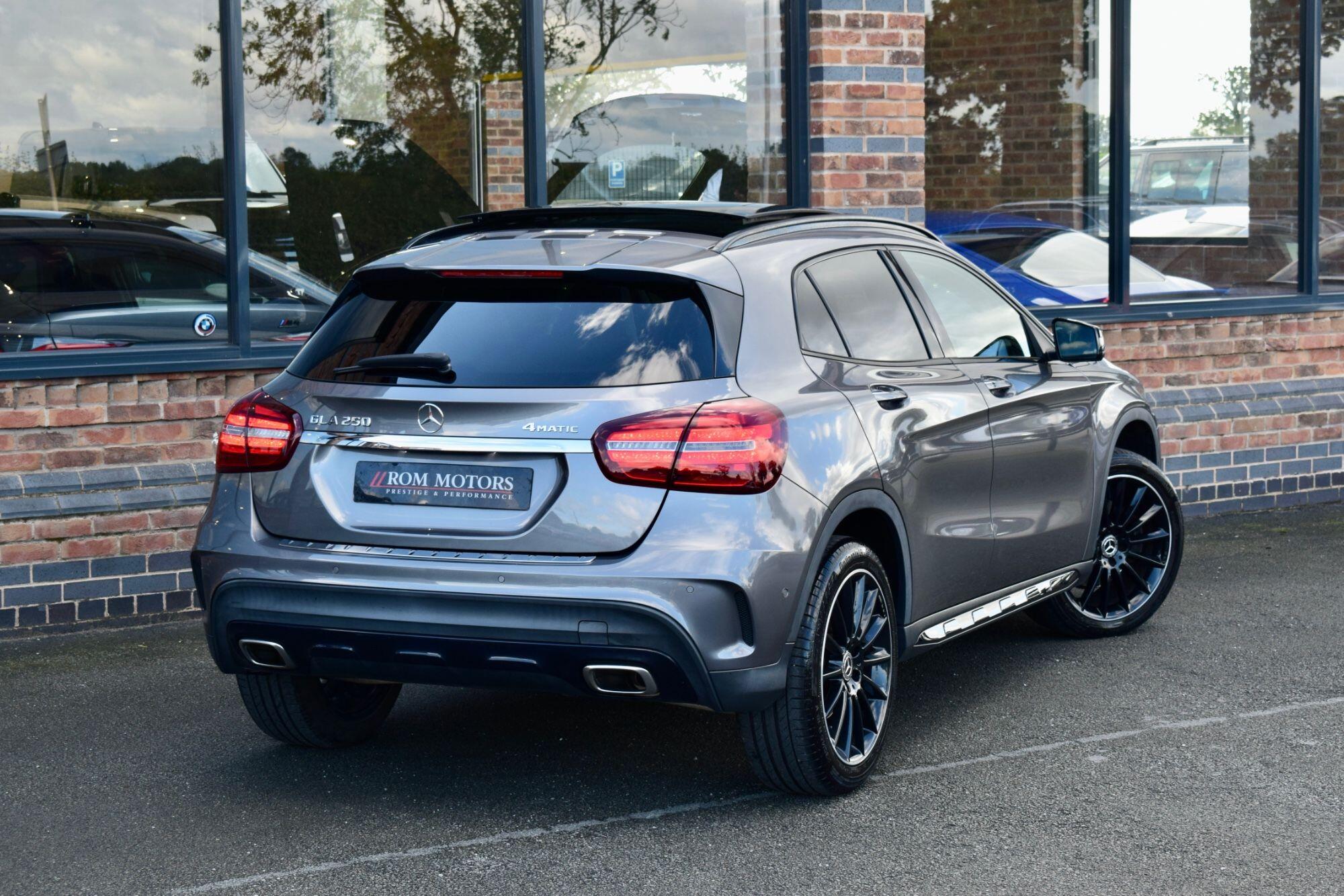 Mercedes-Benz GLA view 52