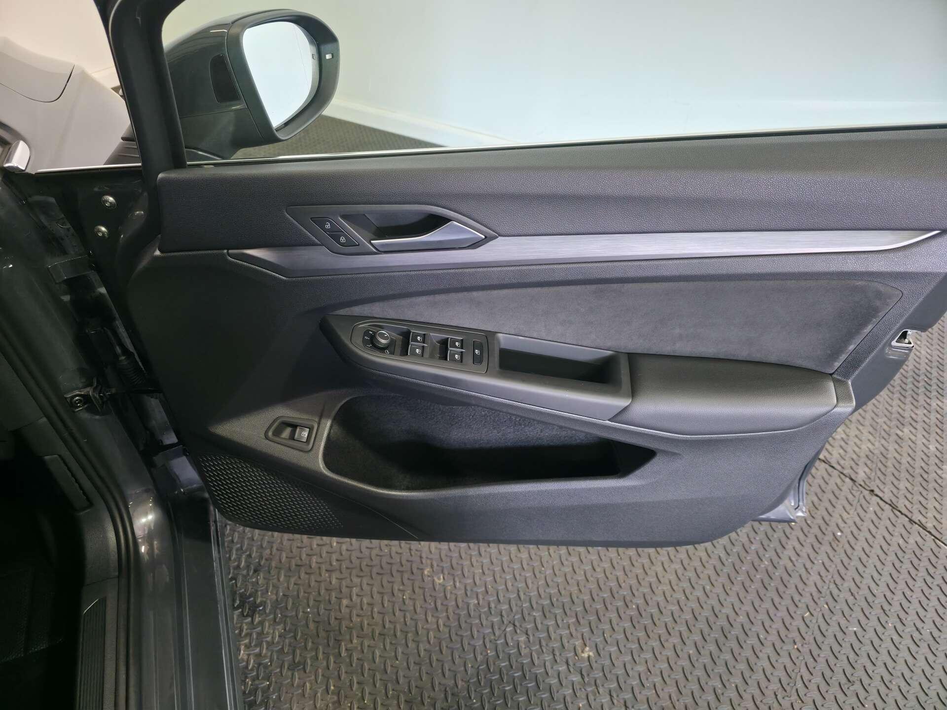 Volkswagen Golf view 18