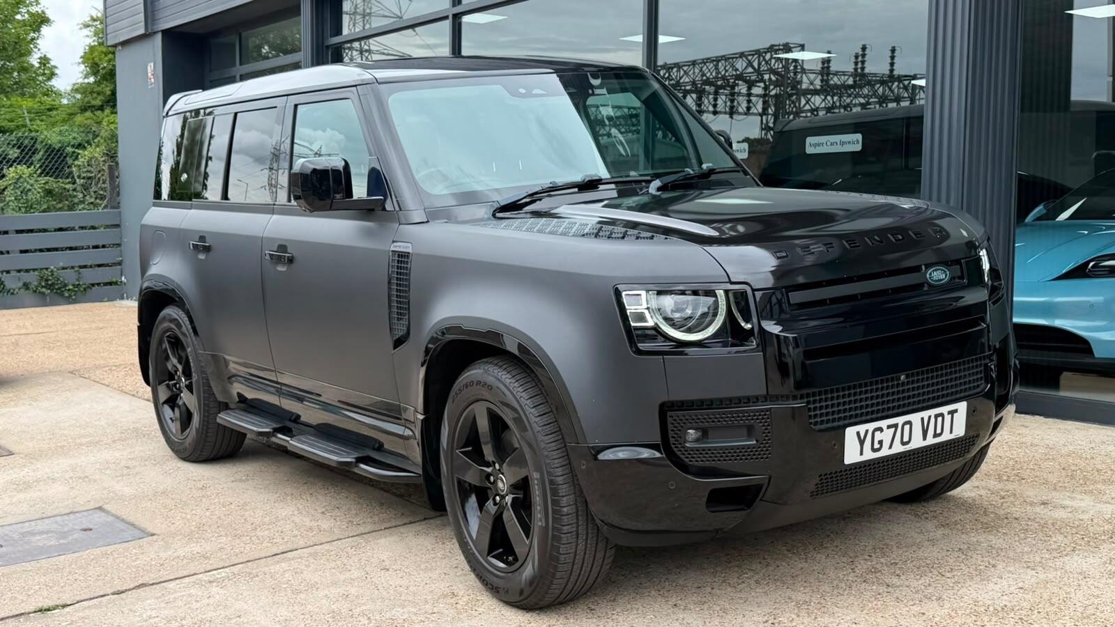 Land Rover Defender 110 view 5