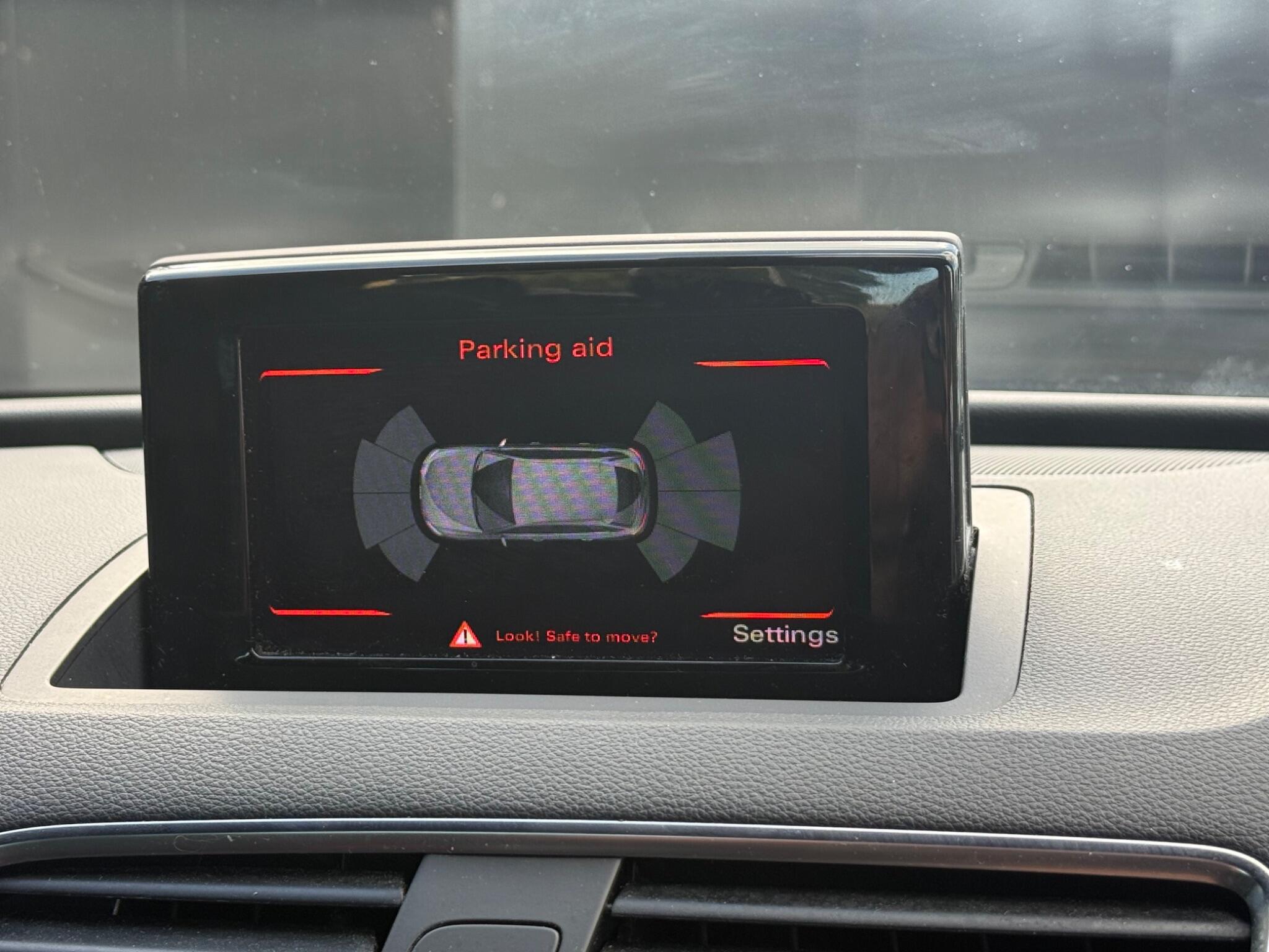 Audi Q3 view 26