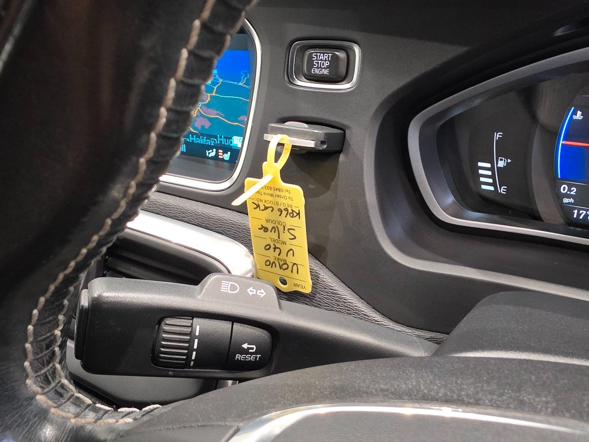 Volvo V40 view 76
