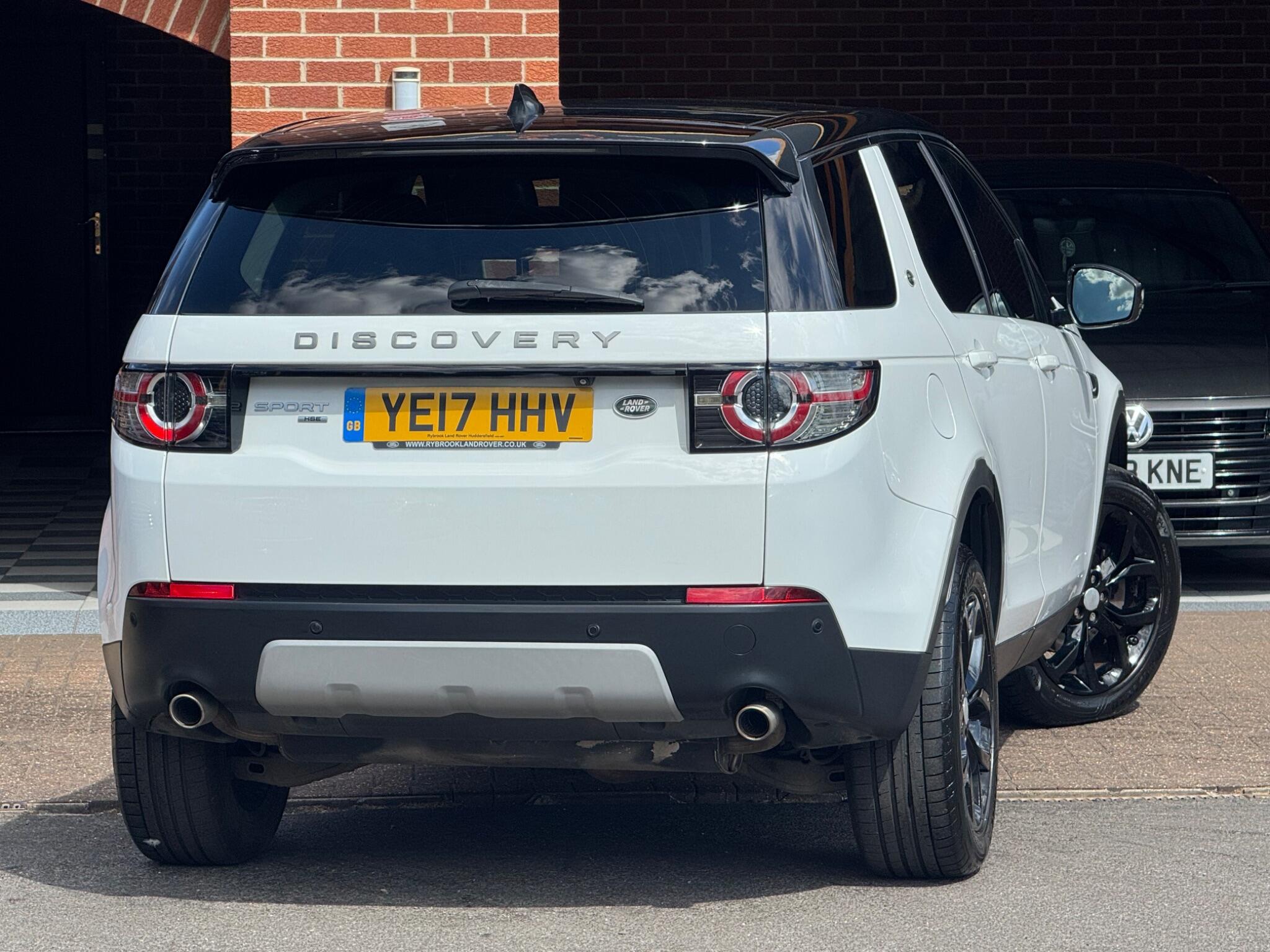 Land Rover Discovery Sport view 4