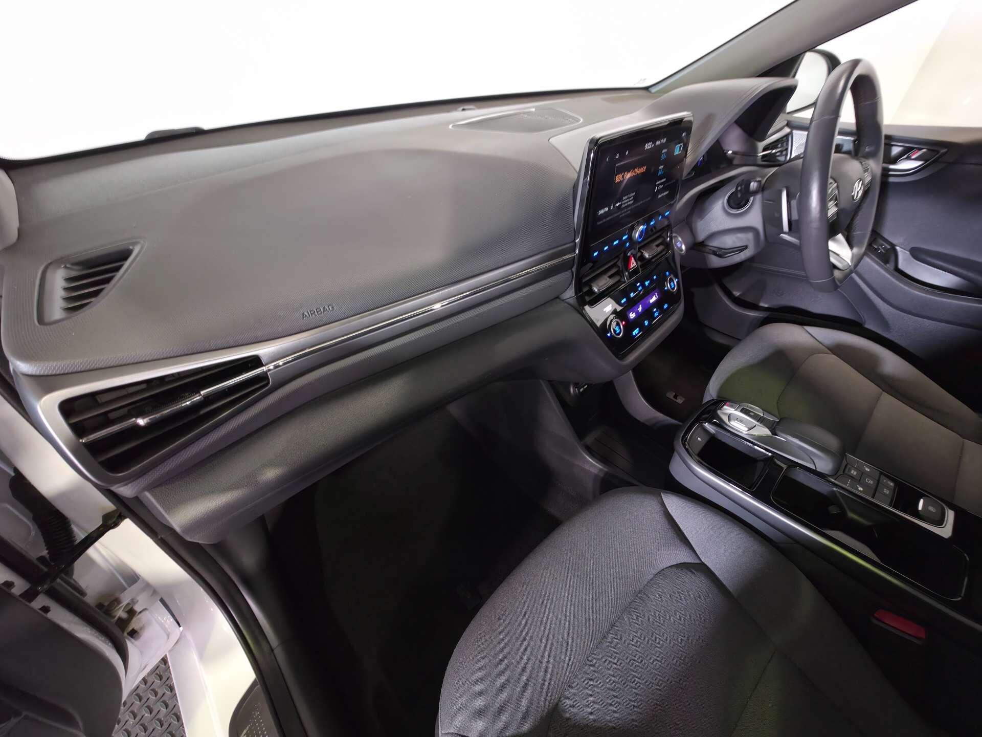 Hyundai Ioniq view 71