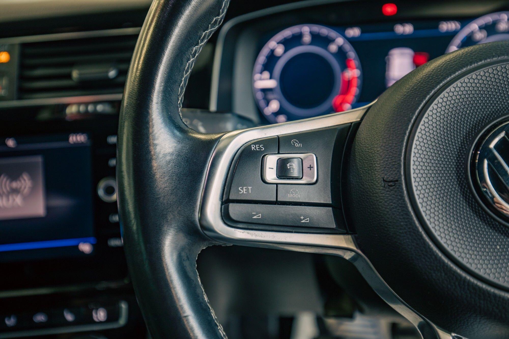 Volkswagen Golf view 11