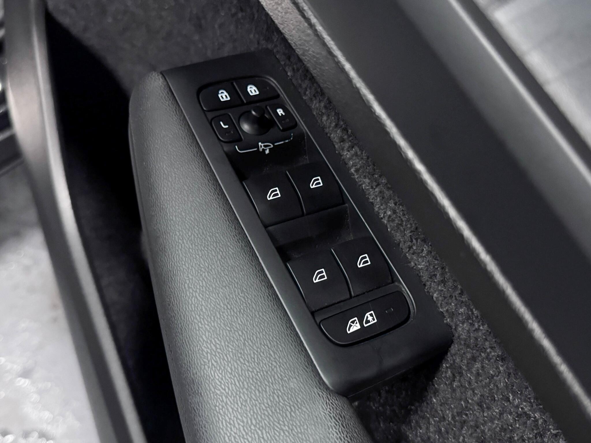 Volvo XC40 view 17