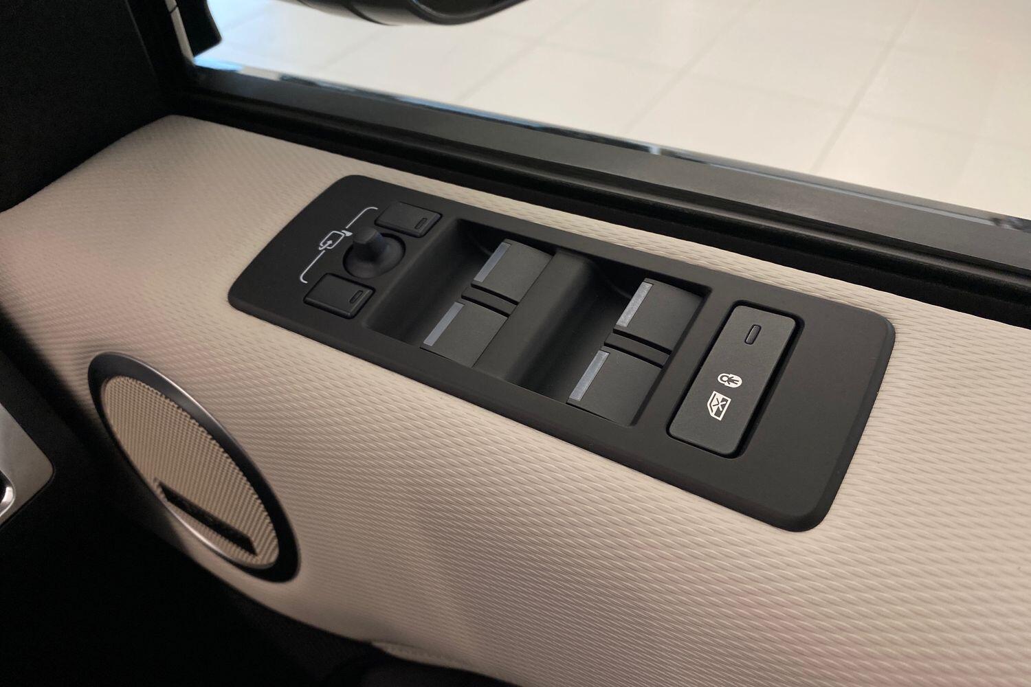 Land Rover Discovery view 22