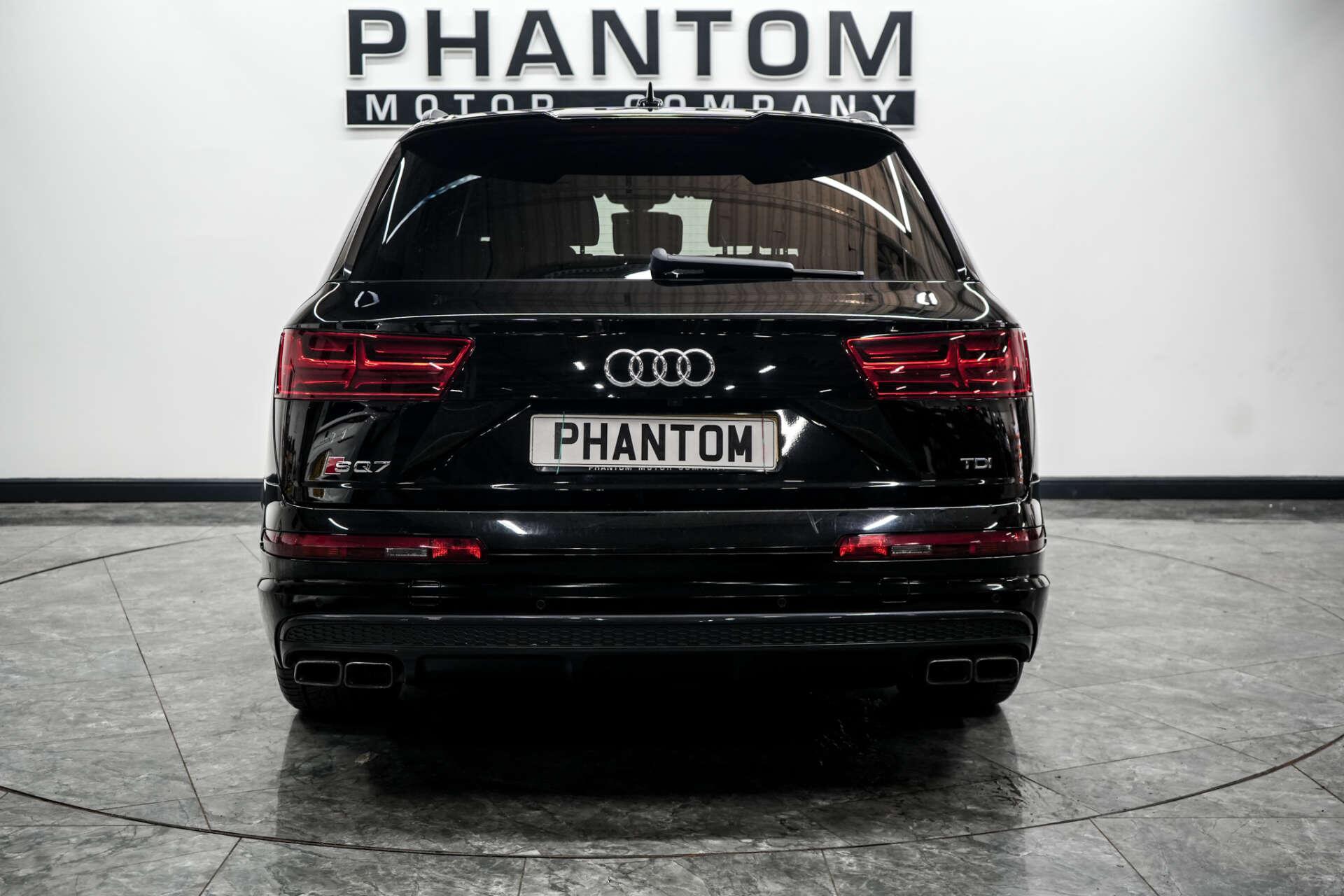 Audi SQ7 view 4