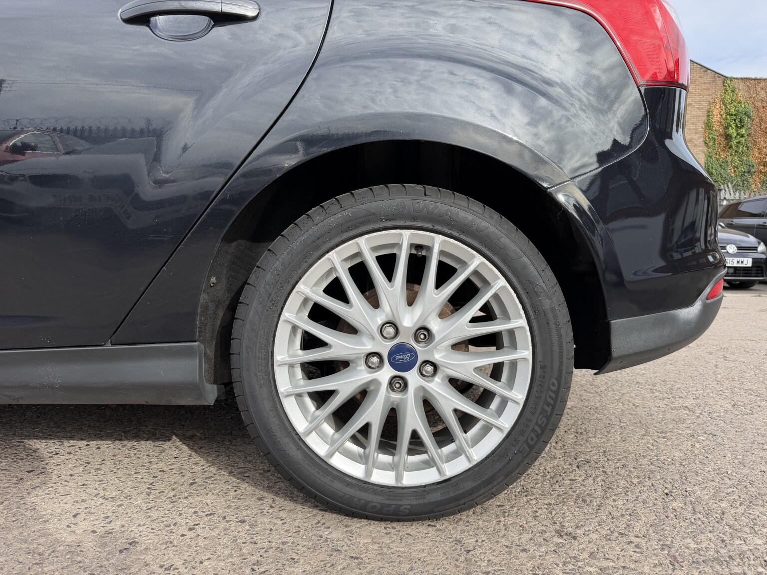 Ford Focus view 48