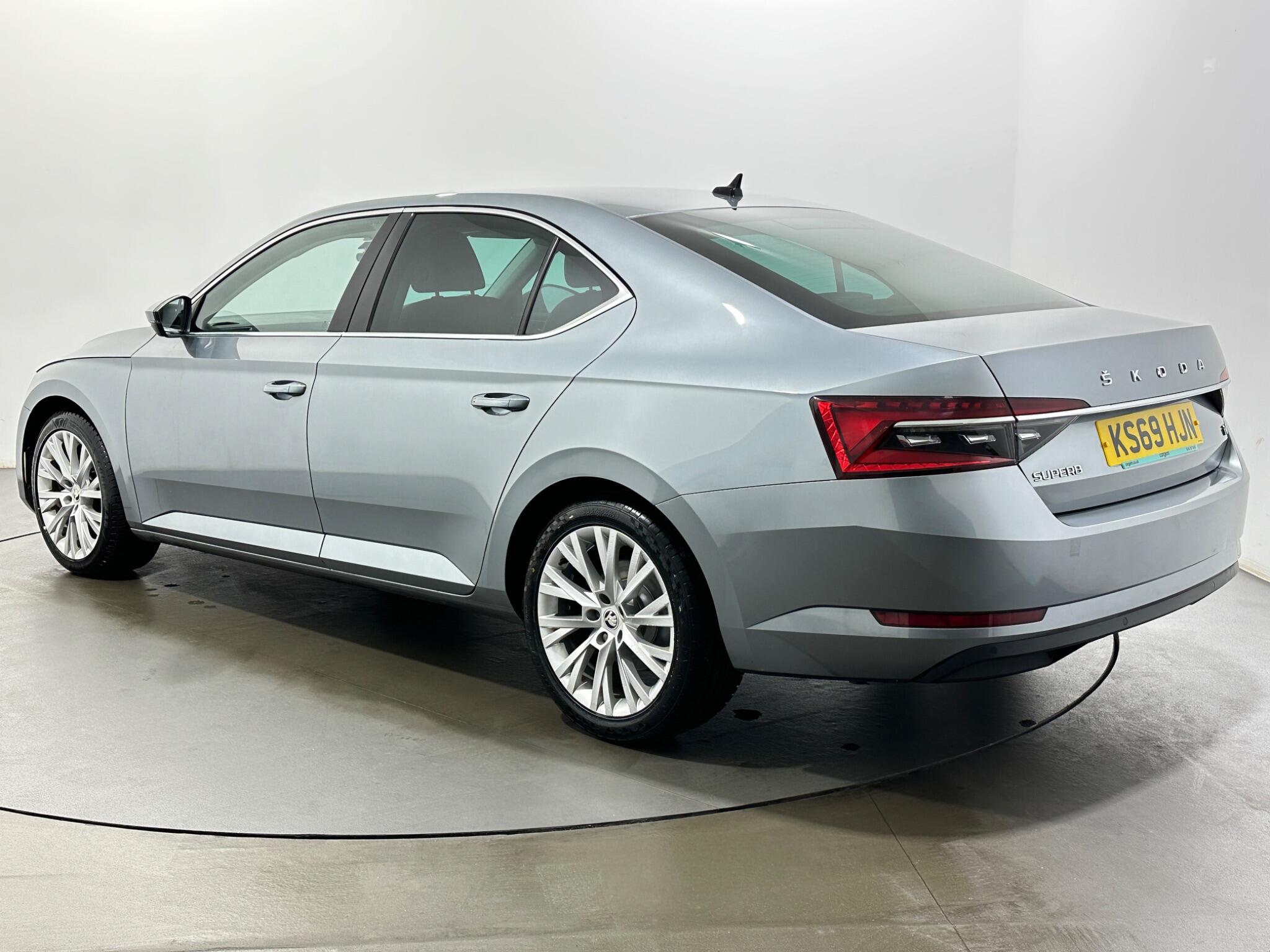 Skoda Superb view 6