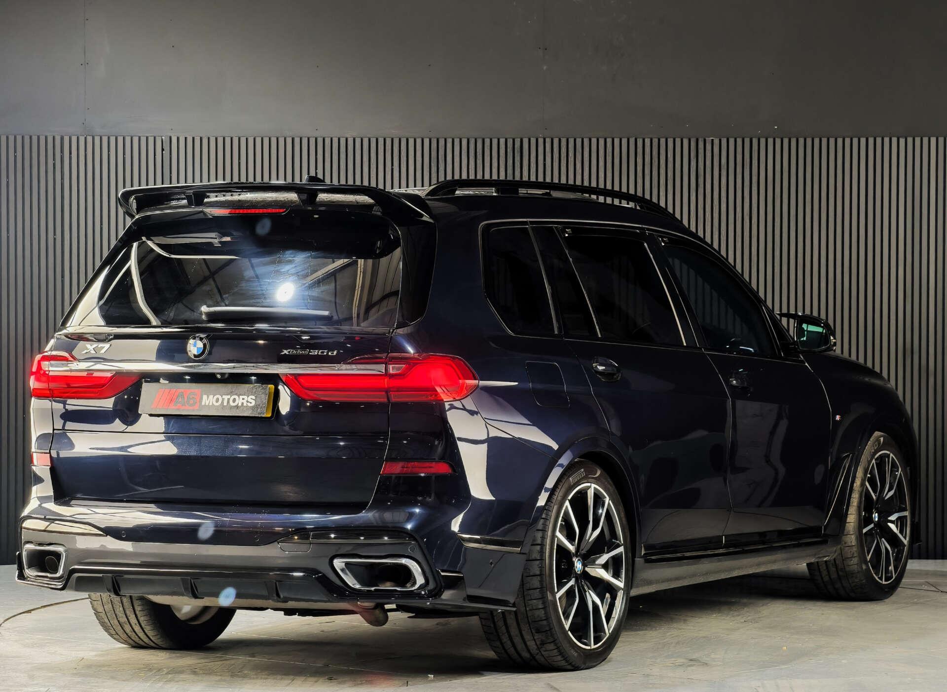 BMW X7 view 18