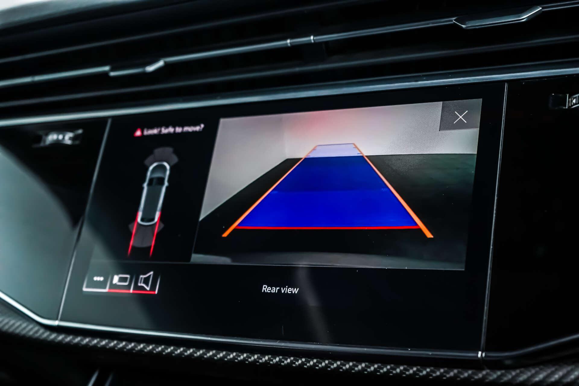 Audi RS Q8 view 11
