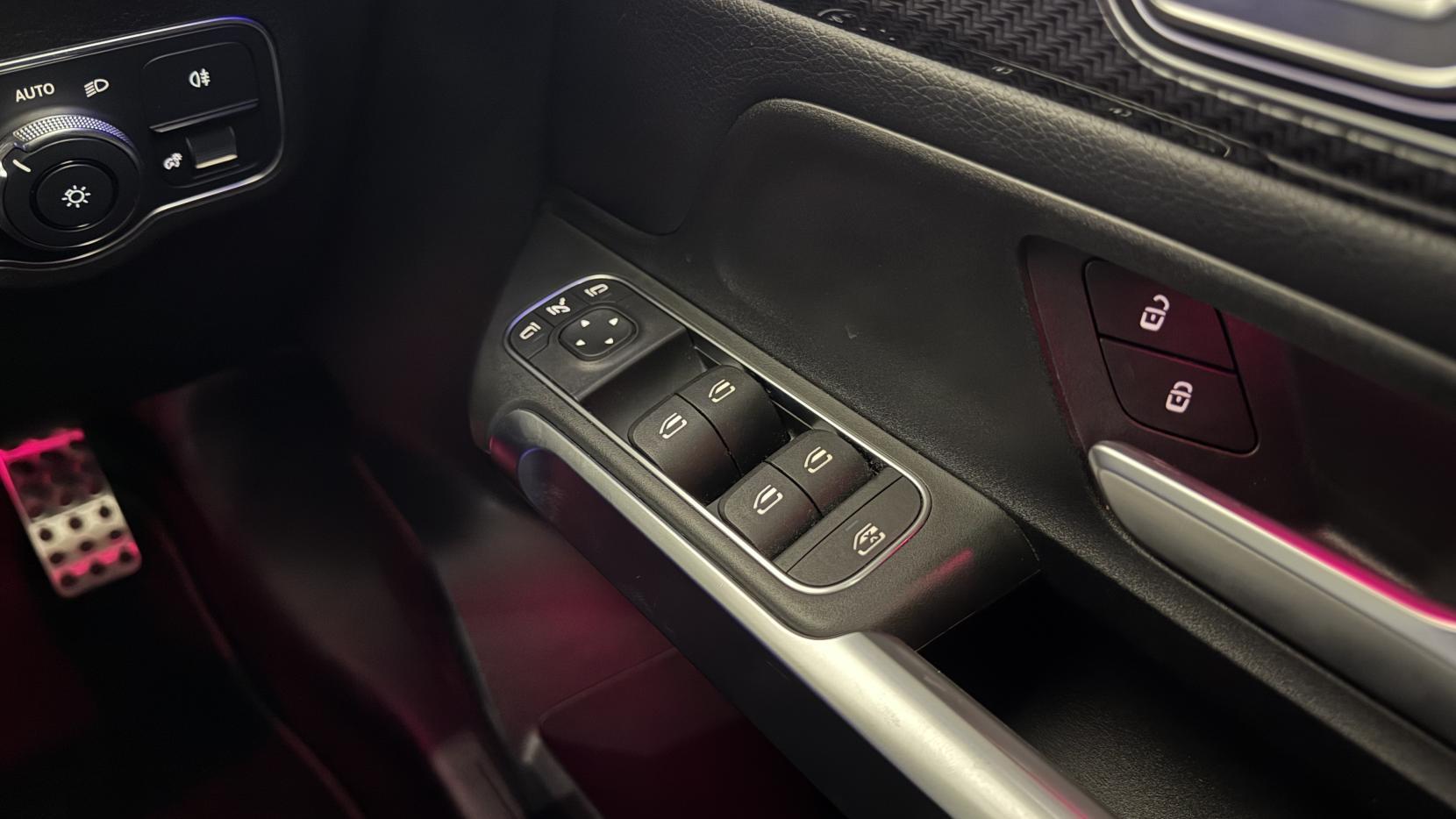 Mercedes-Benz GLB view 34