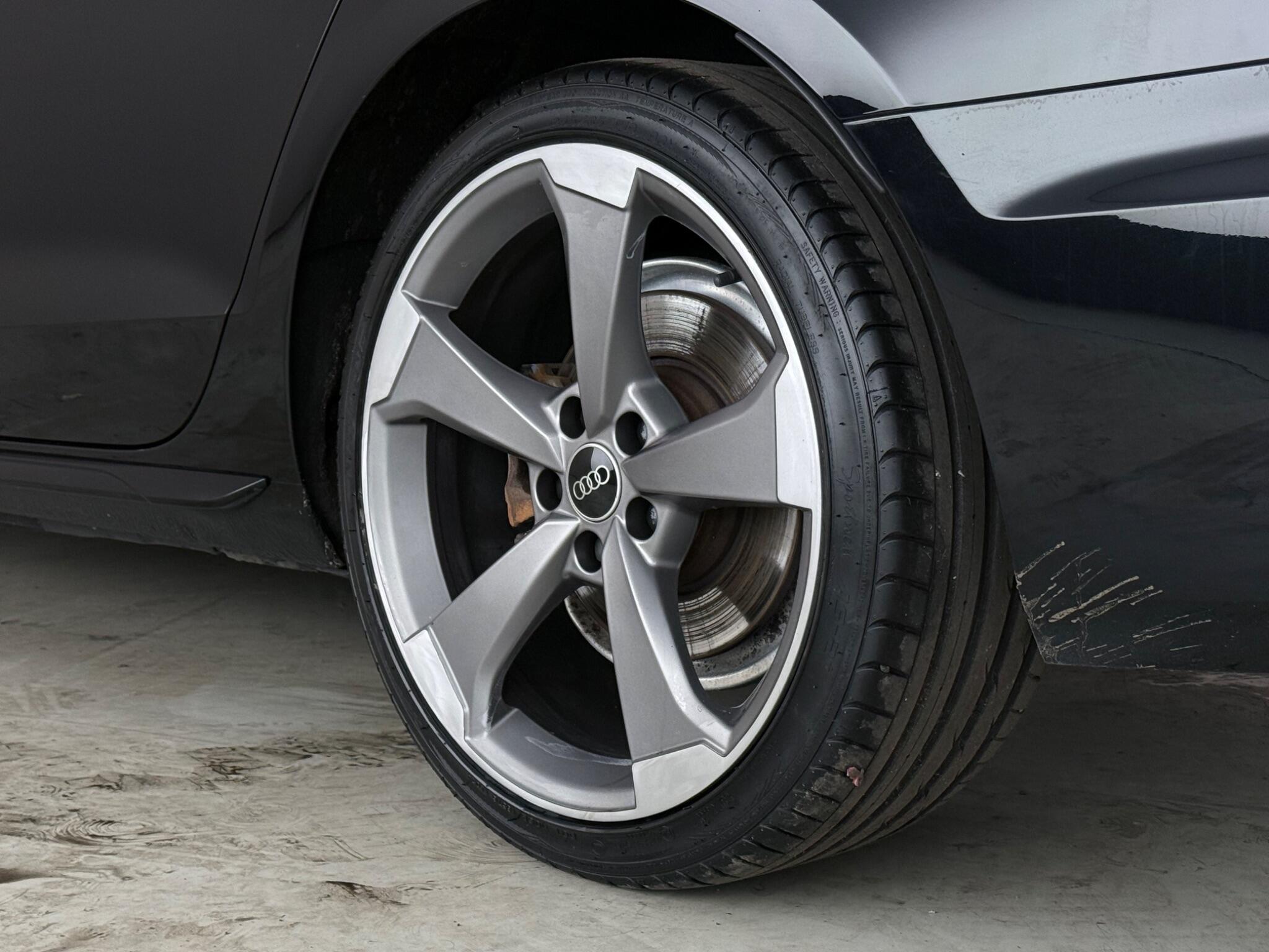 Audi A4 view 9