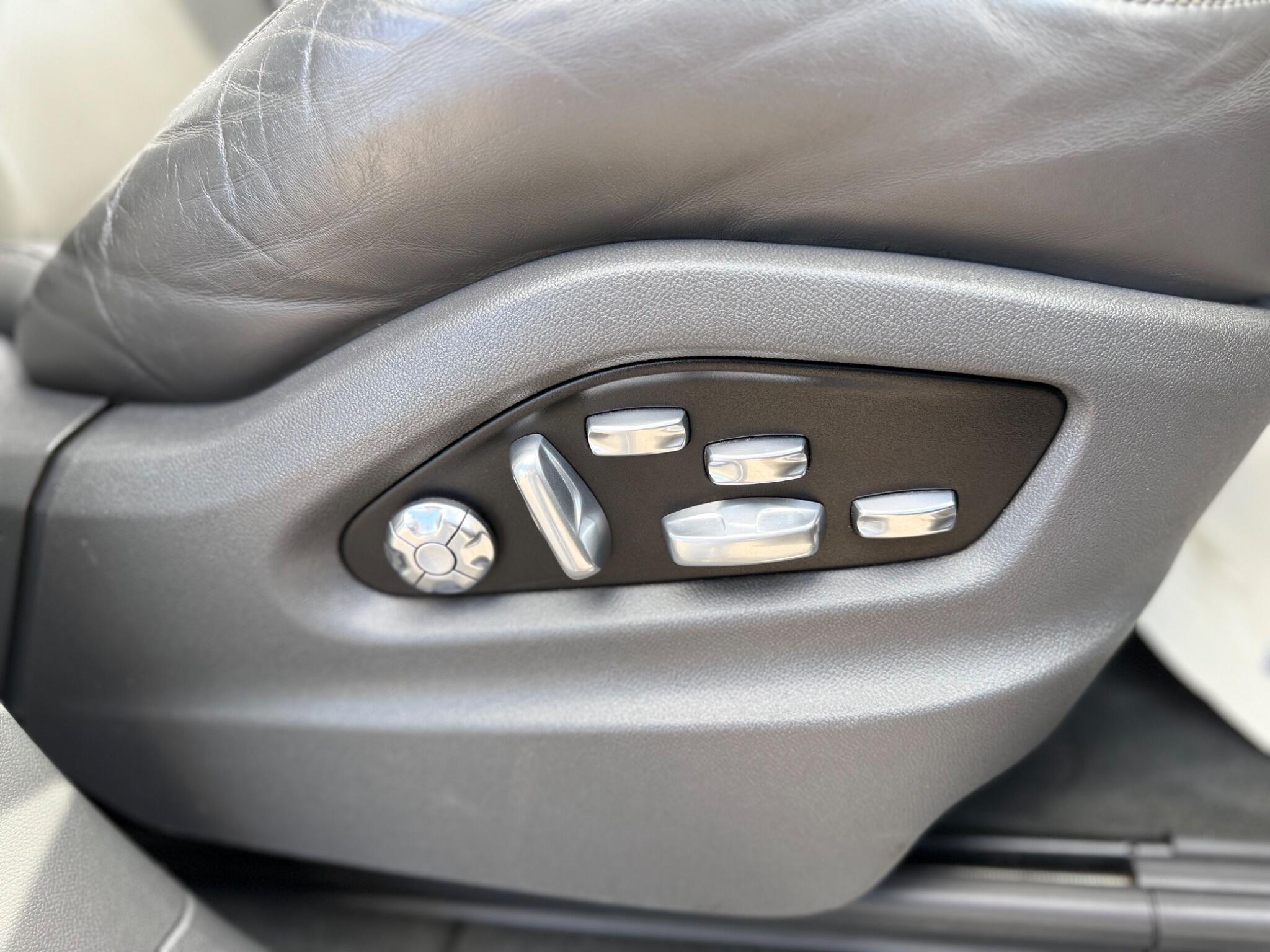 Porsche Cayenne view 29