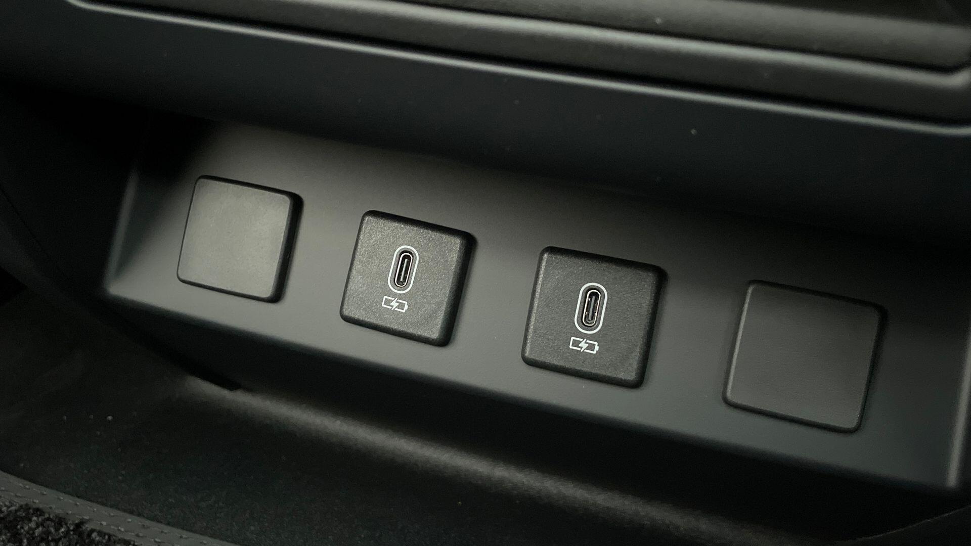 Land Rover Defender view 48