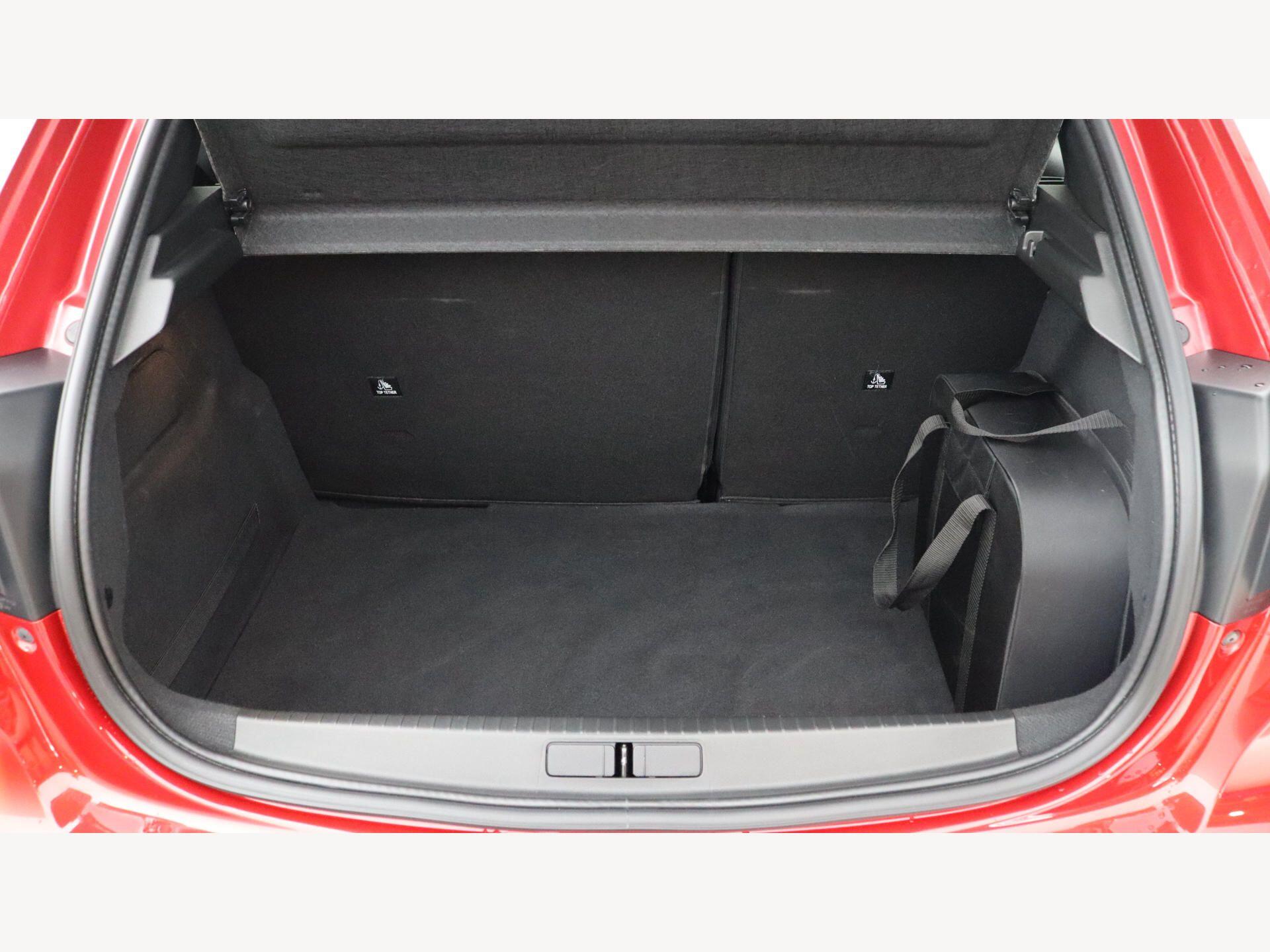 Peugeot e-208 view 16
