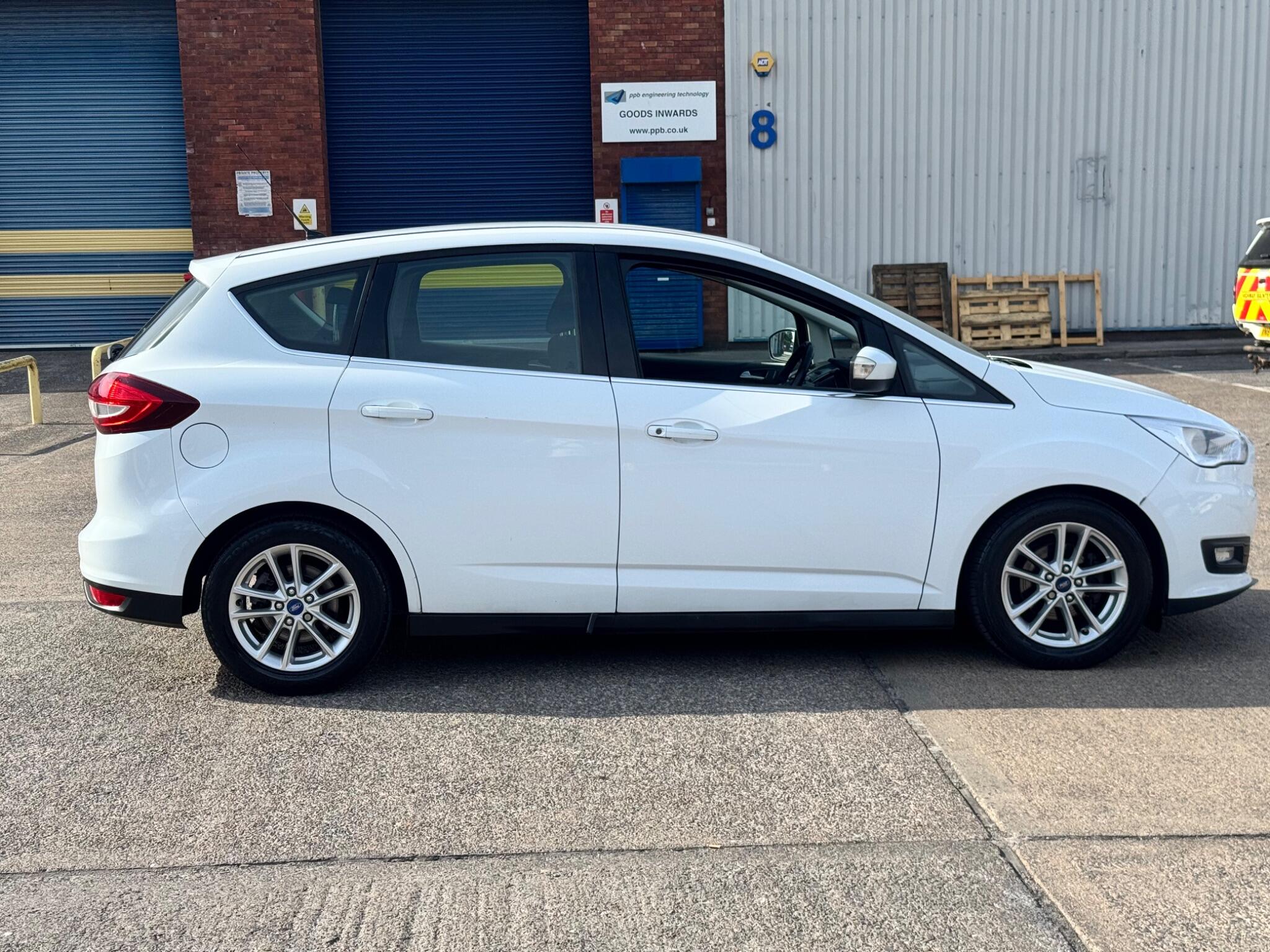 Ford C-Max view 16