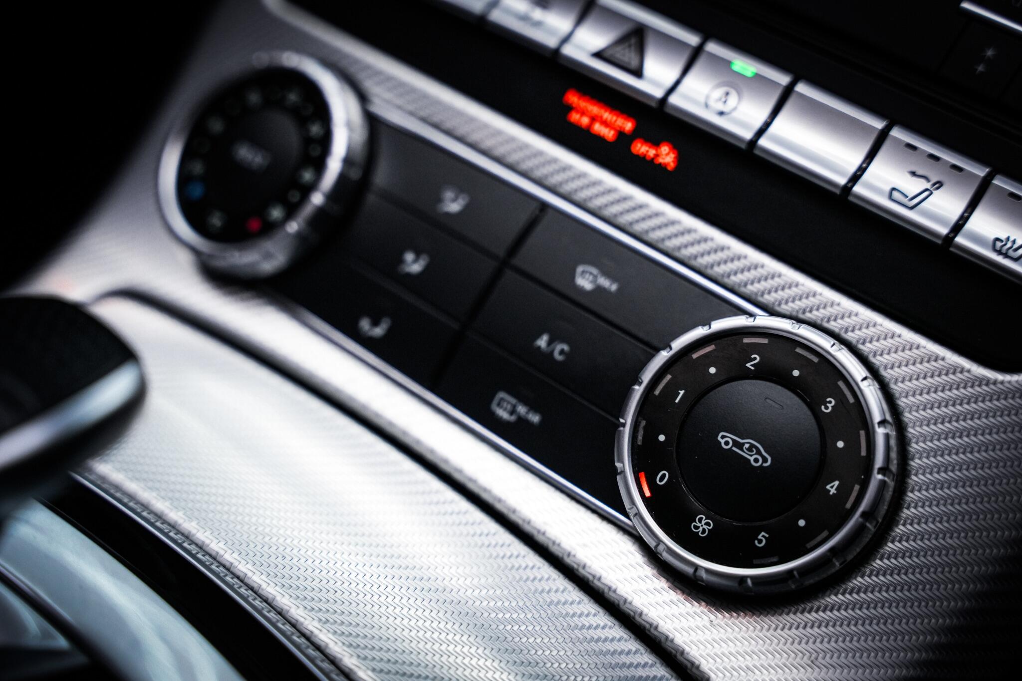 Mercedes-Benz SLC view 40