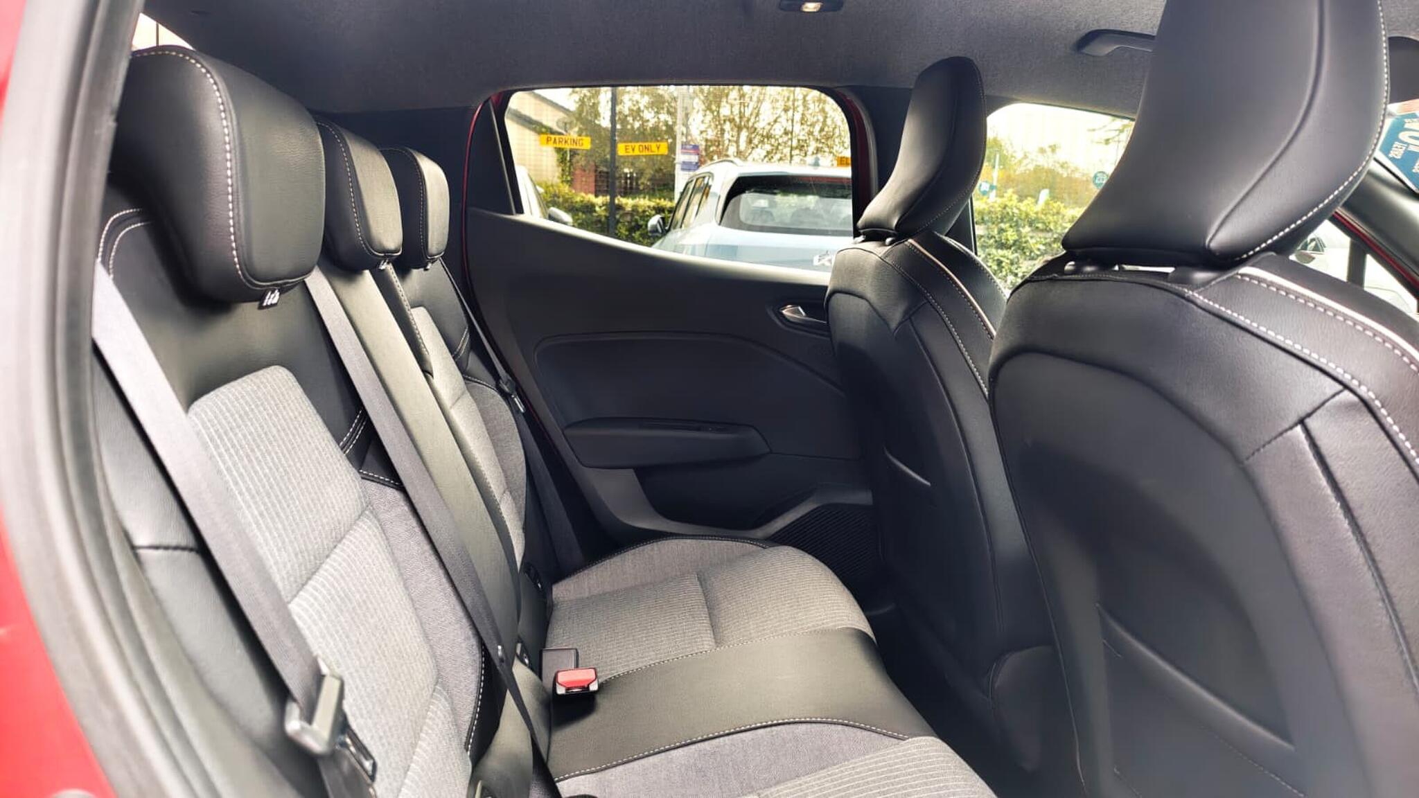 Renault Clio view 25