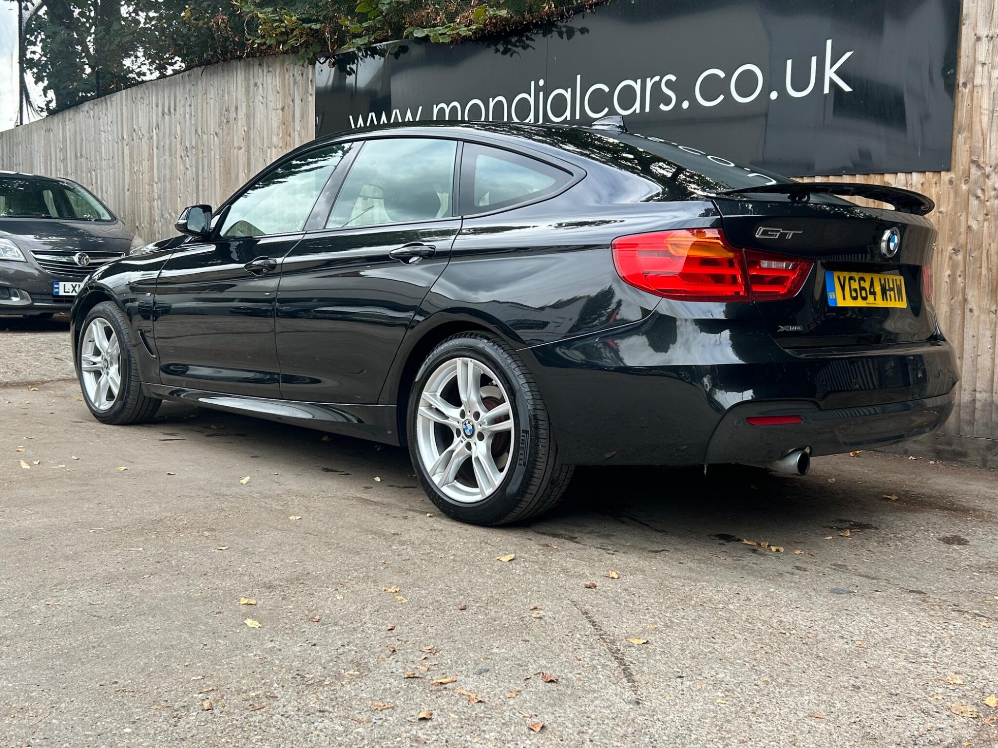BMW 3 Series view 16