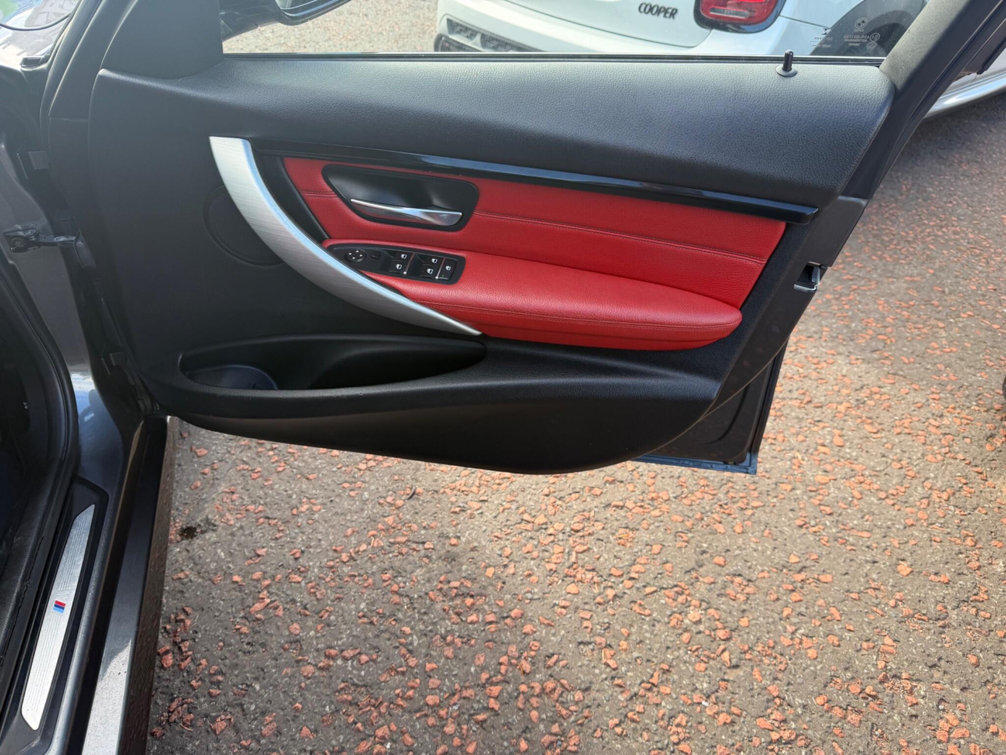 BMW 3 Series view 17