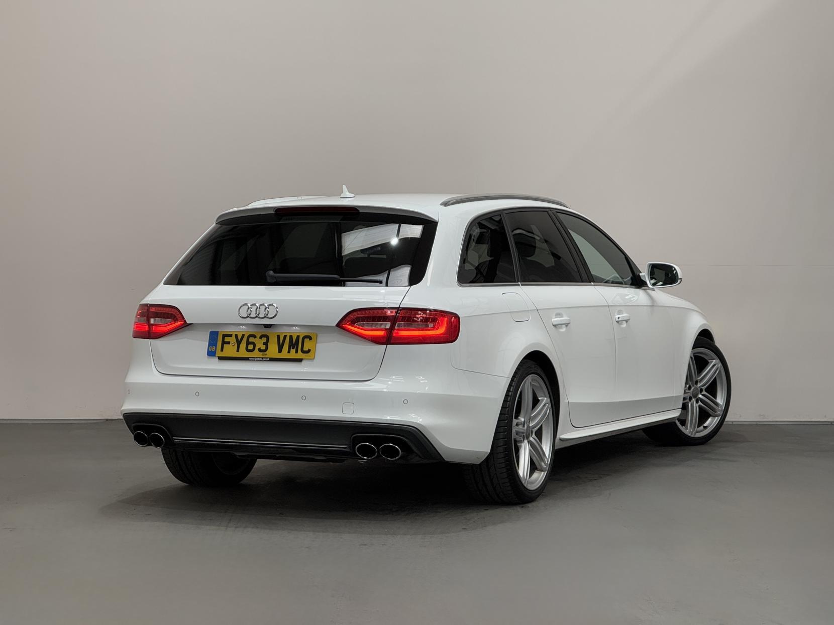 Audi S4 Avant view 12