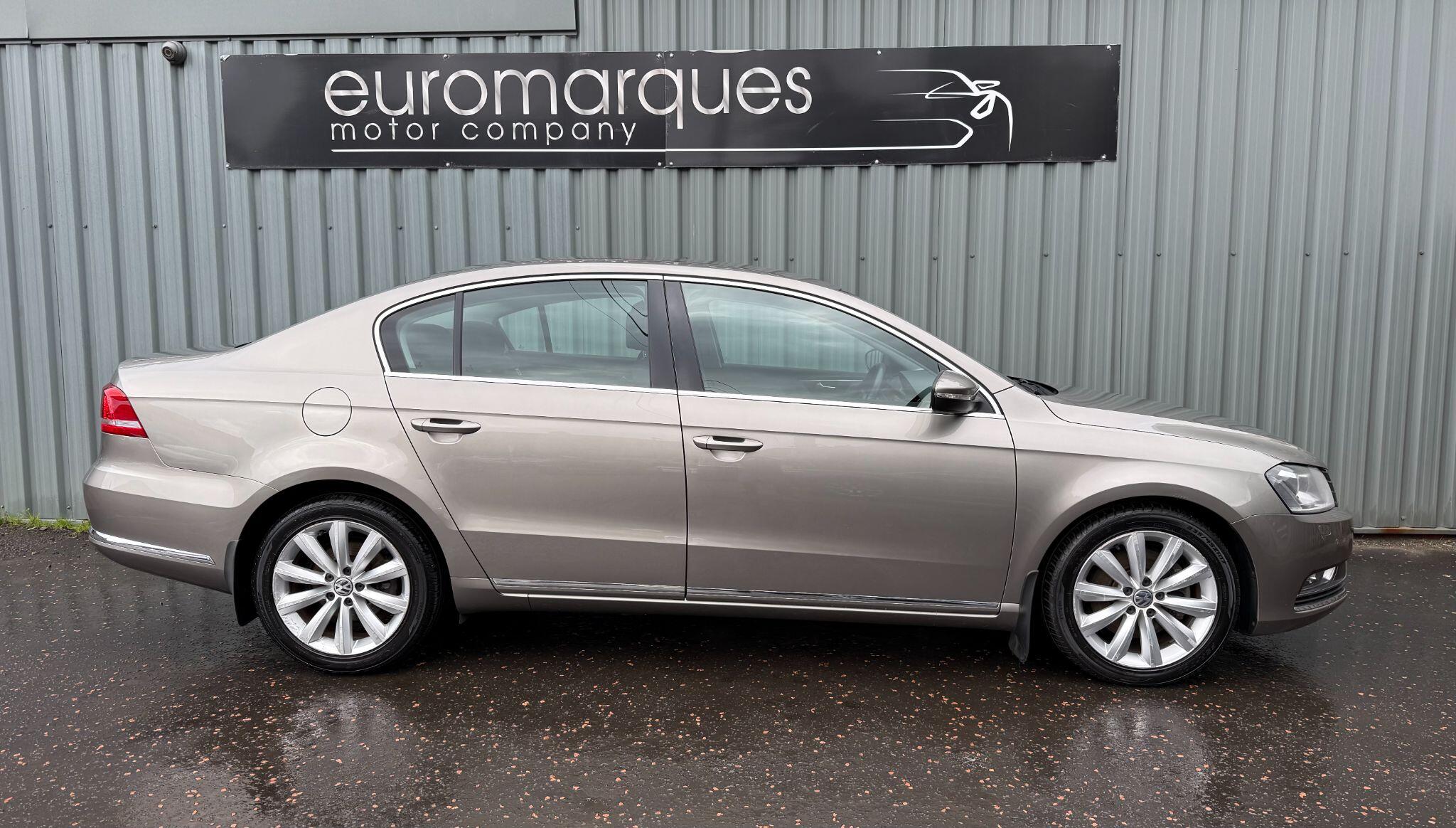 Volkswagen Passat view 2