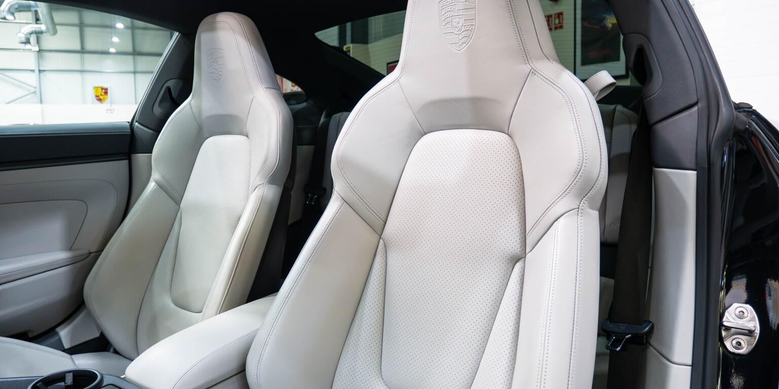 Porsche 911 view 19