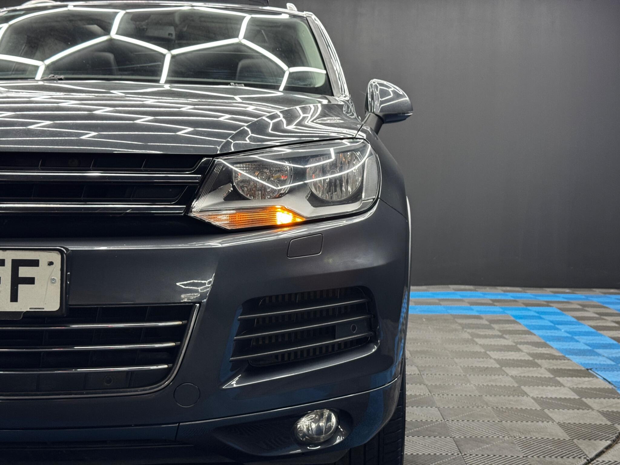 Volkswagen Touareg view 44