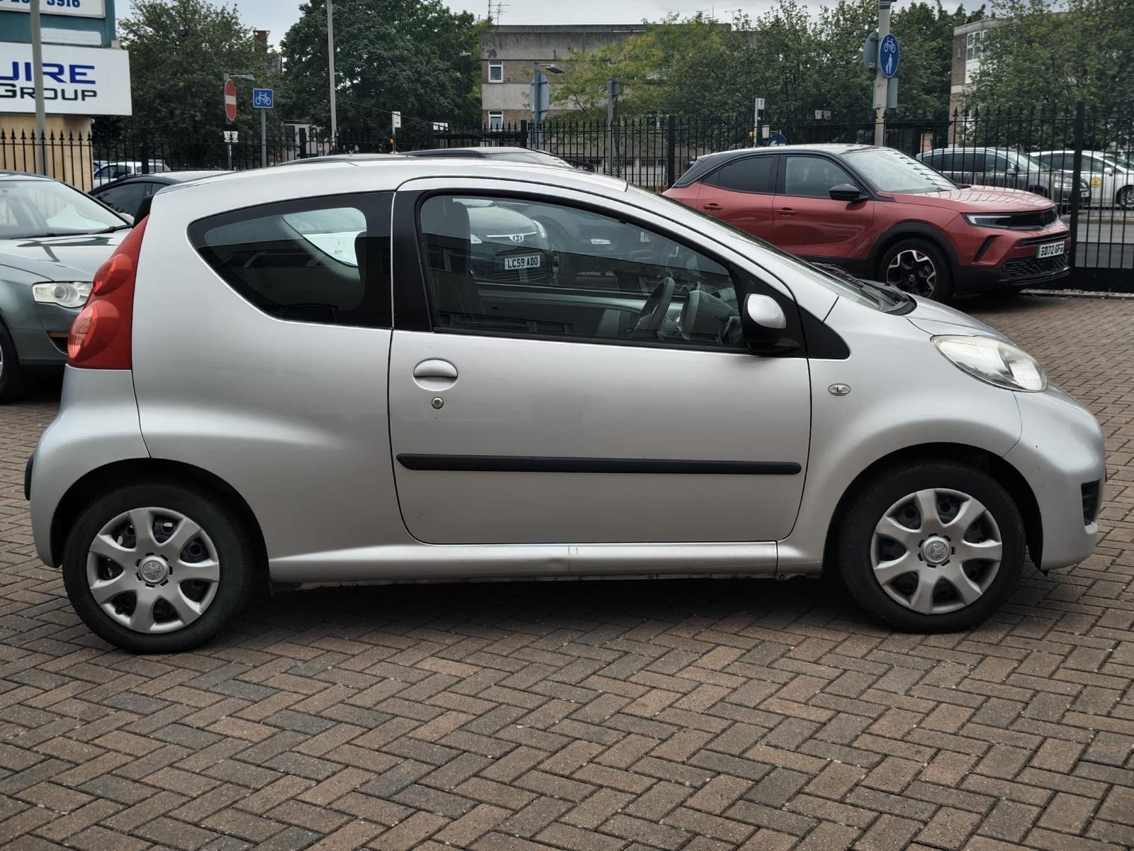 Peugeot 107 view 4