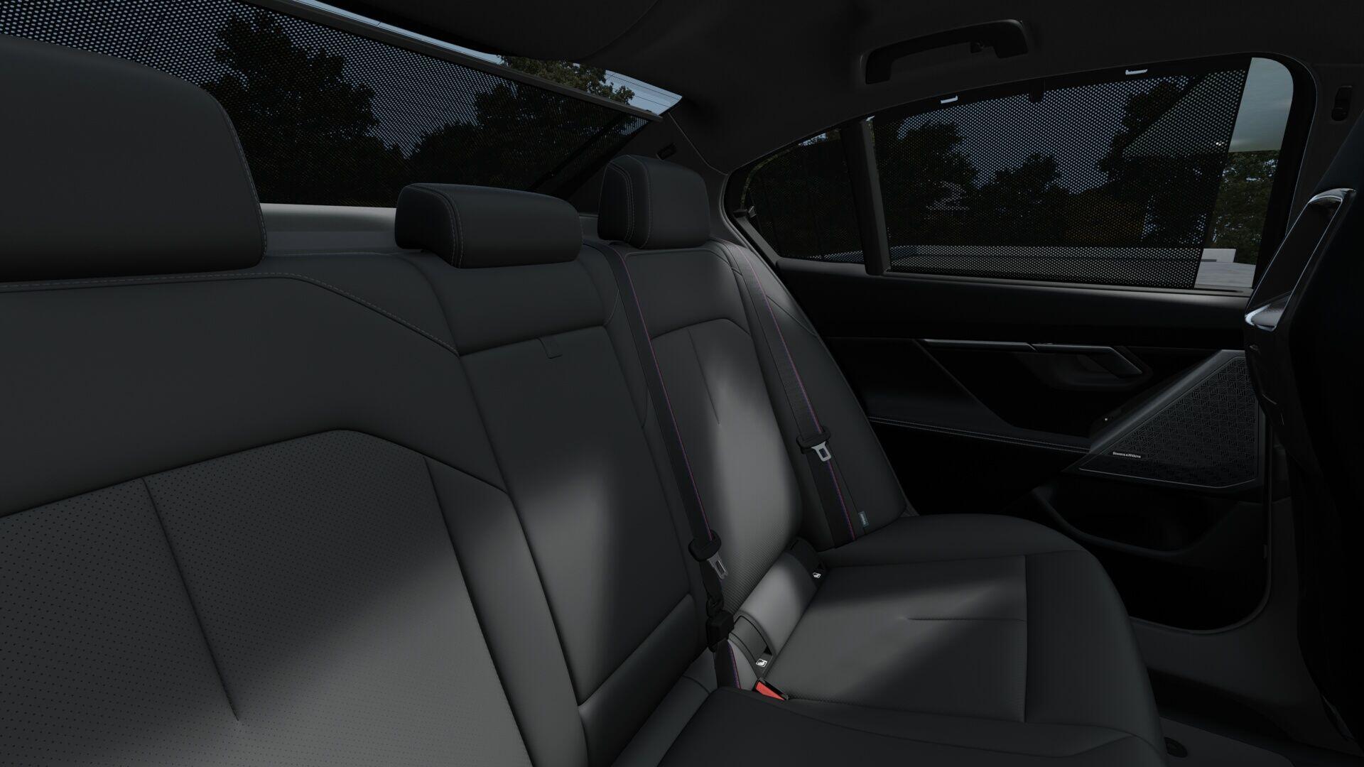 BMW M5 view 9