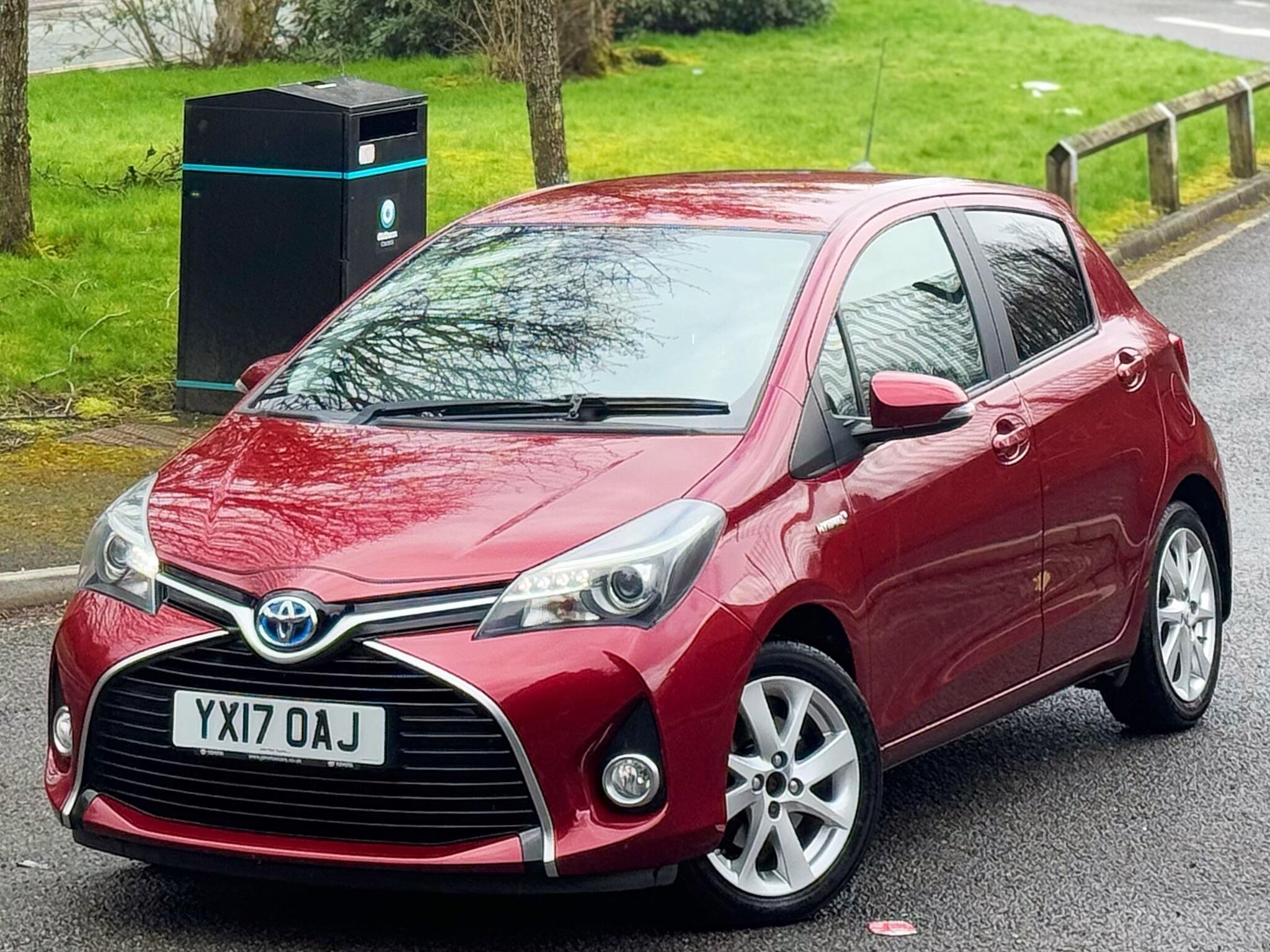 2017 Toyota Yaris 1.5 VVT-h Excel E-CVT Euro 6 (s/s) 5dr (15in Alloy) image 17