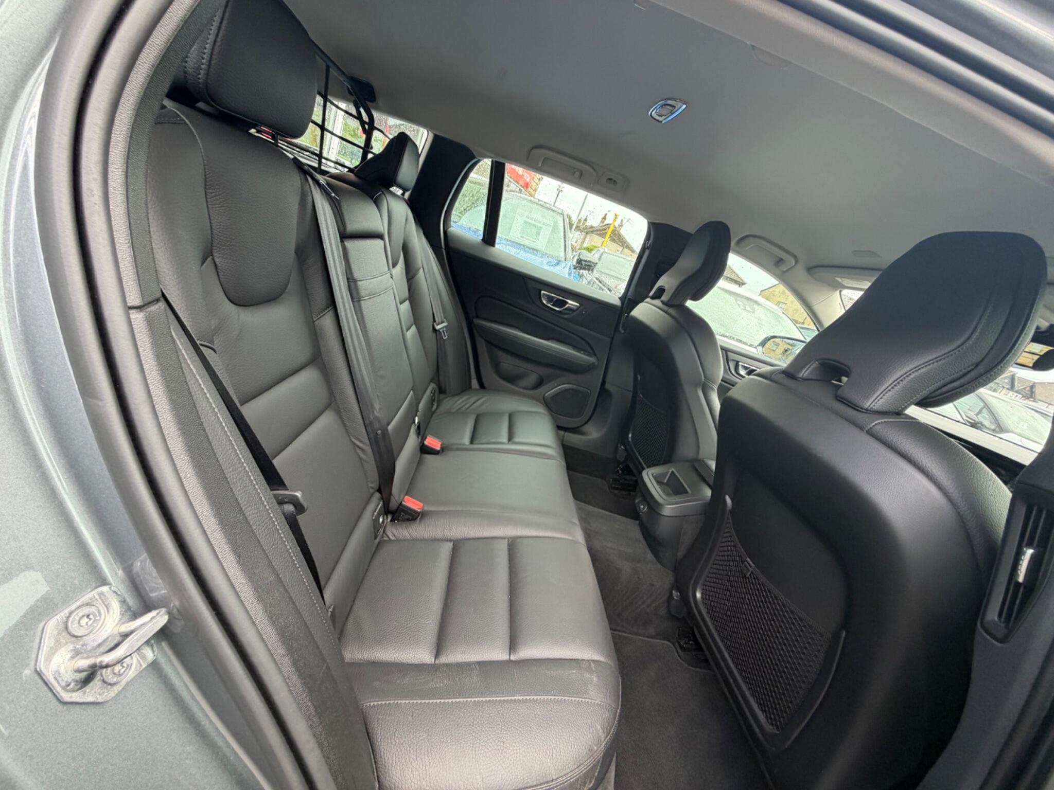 Volvo V60 Cross Country view 9