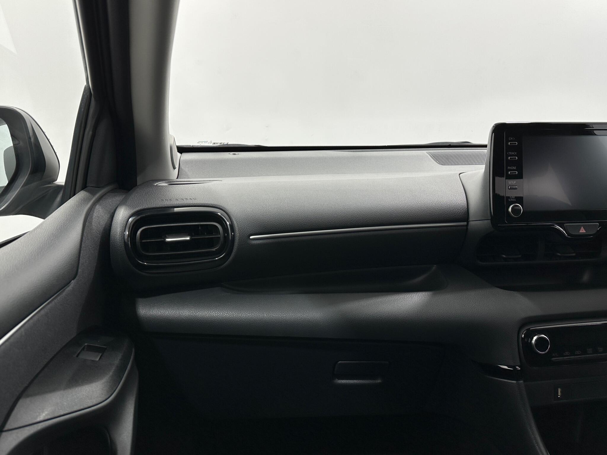 Mazda Mazda2 view 26