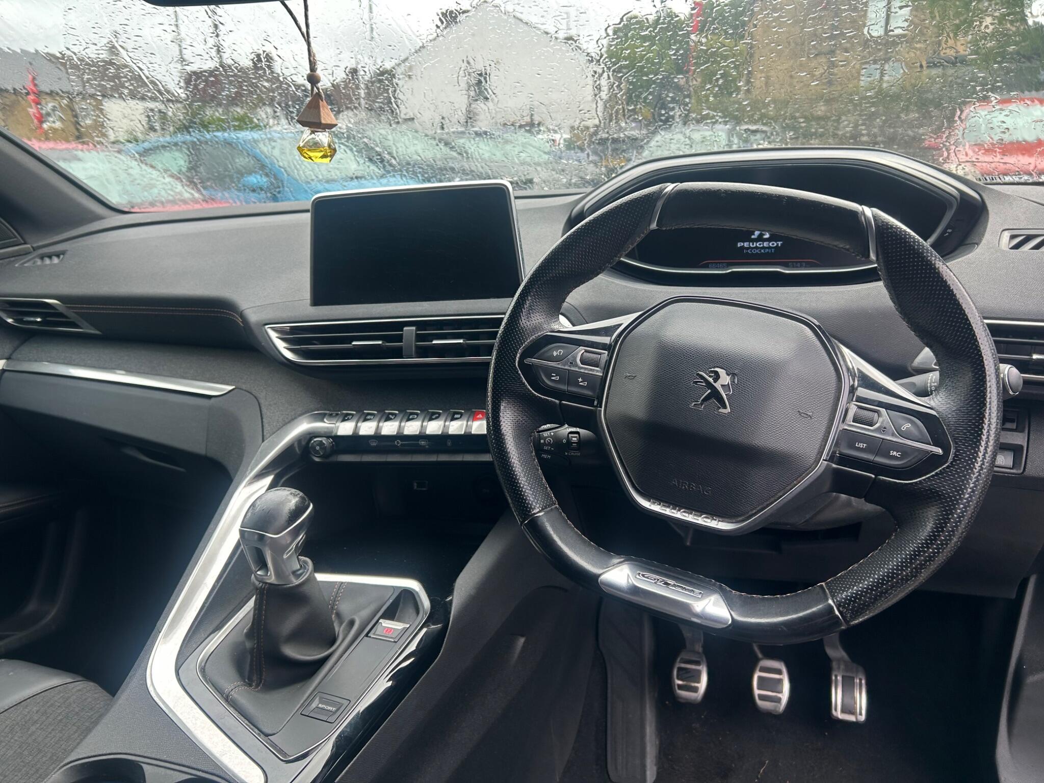 Peugeot 5008 view 11