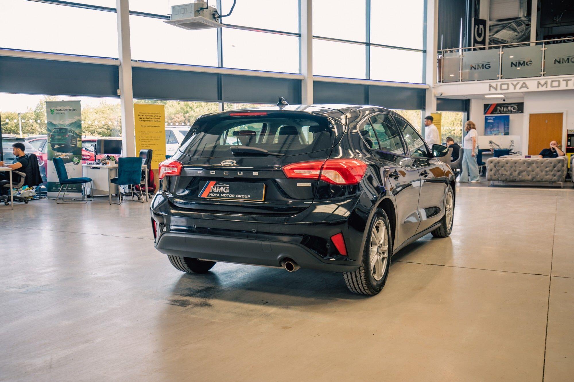 Ford Focus view 31