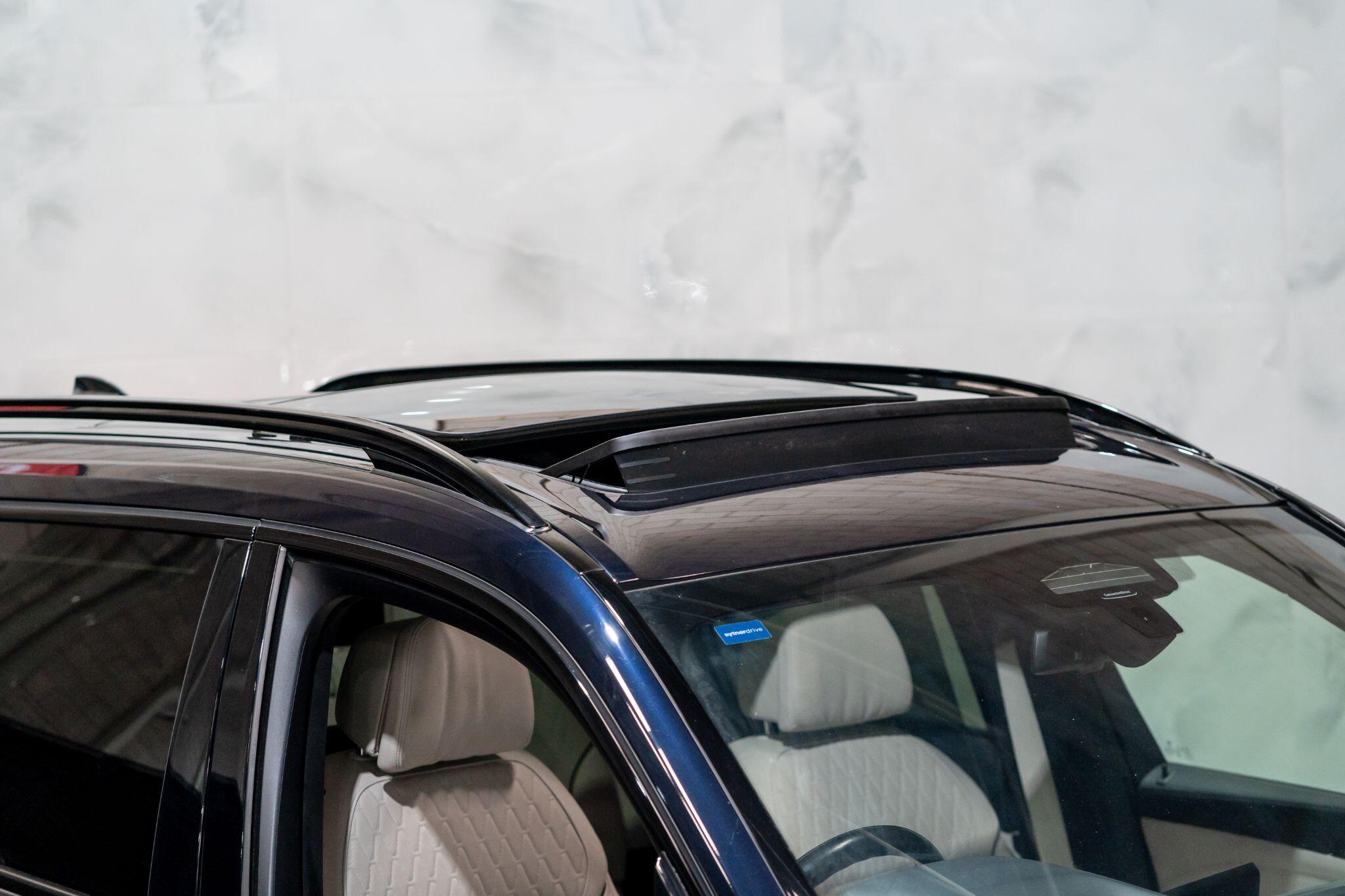 BMW X7 view 43