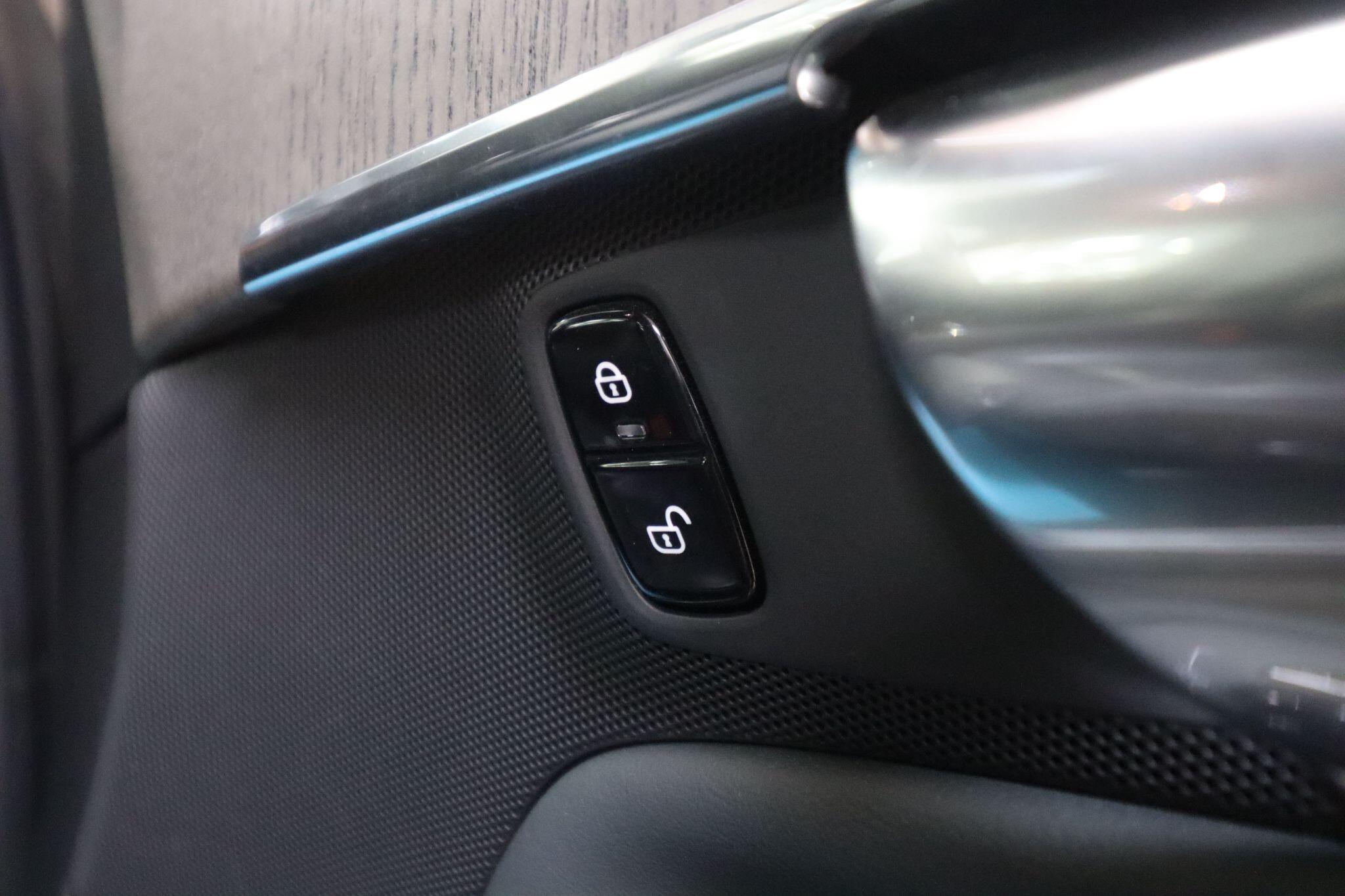 Volvo XC90 view 18