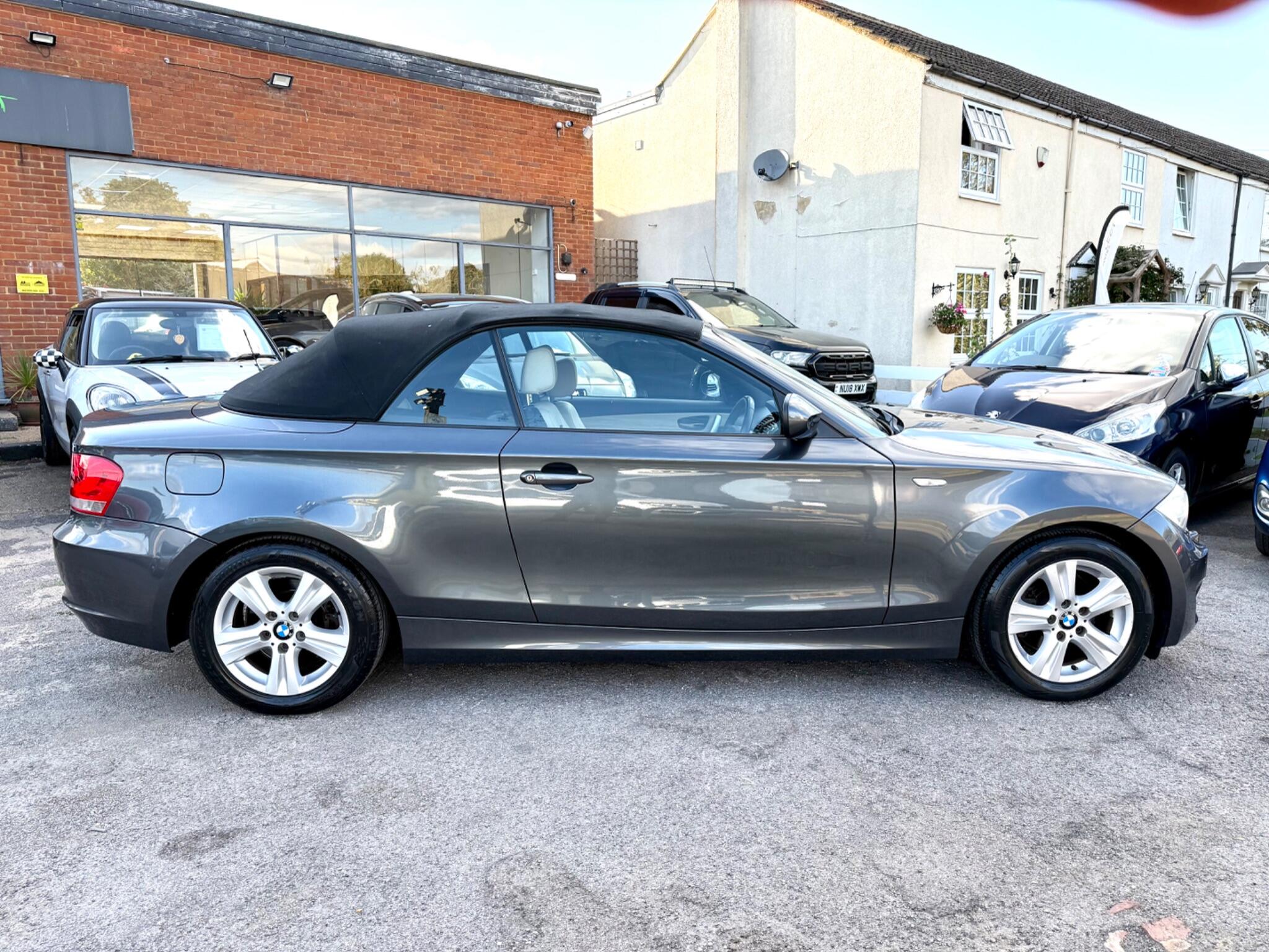 2012 BMW 1 Series image 23