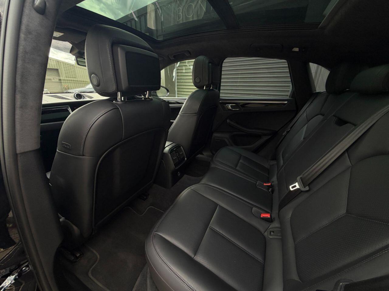 Porsche Macan view 37