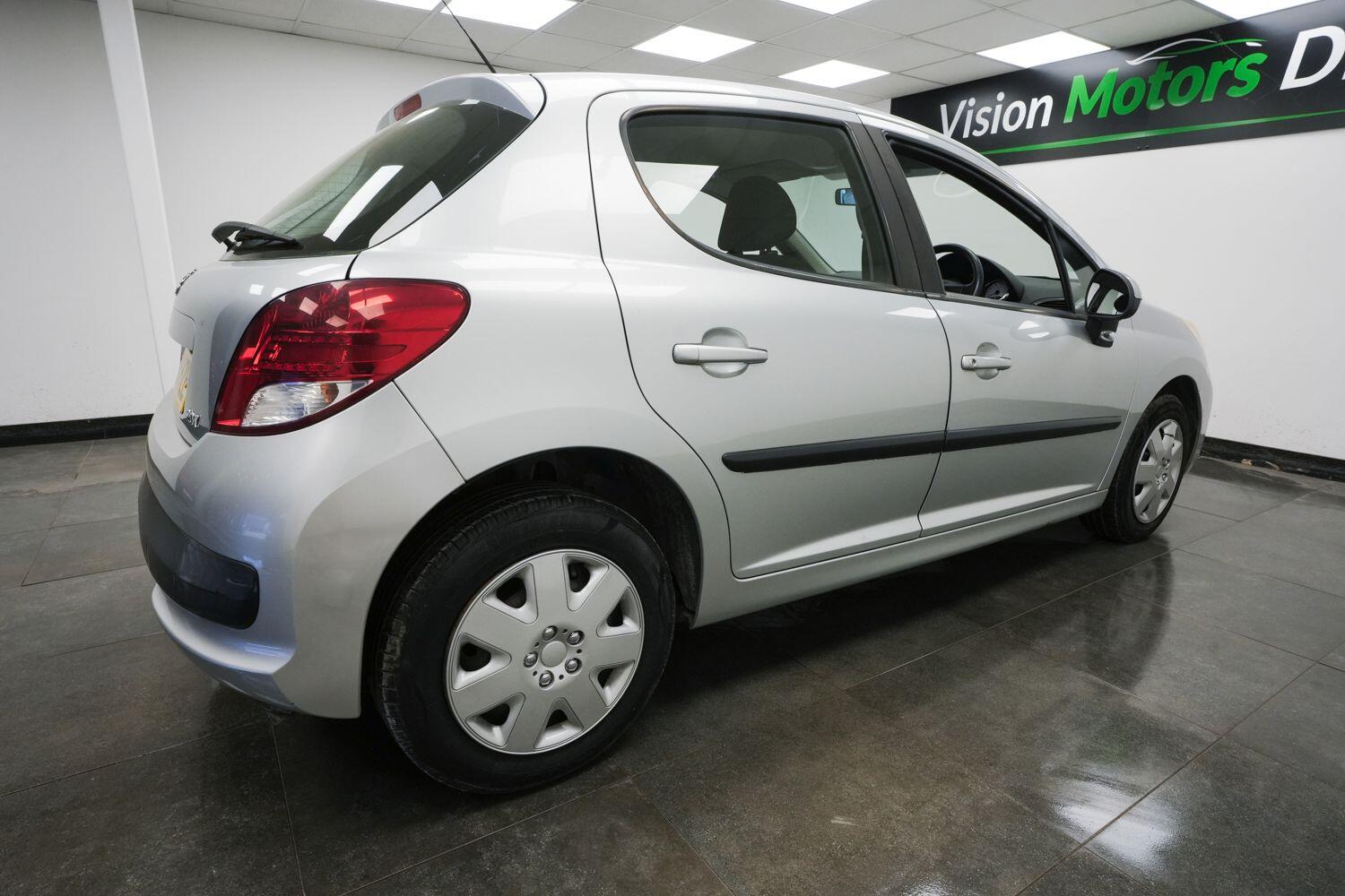 Peugeot 207 view 3