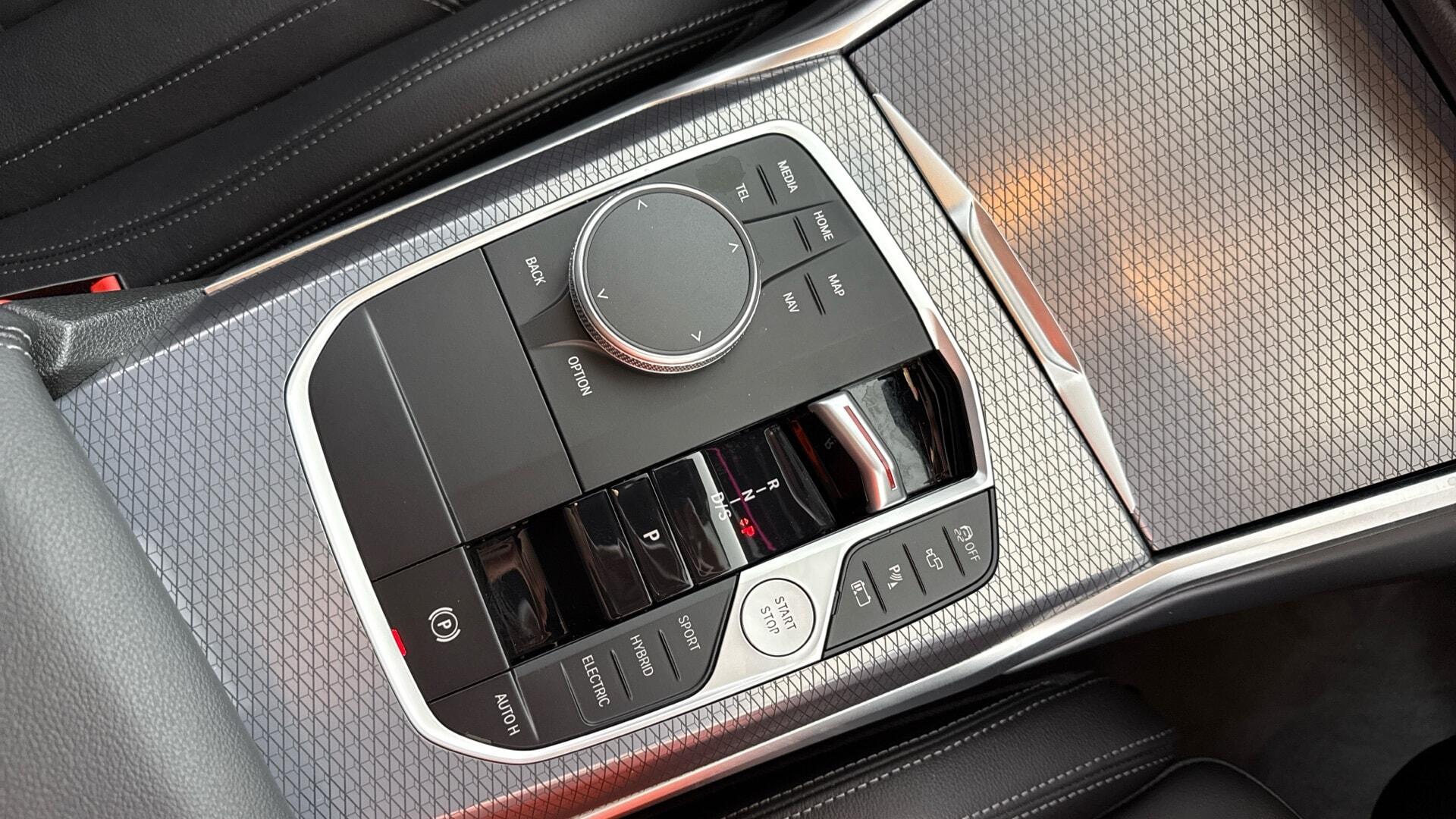 BMW 3 Series view 10