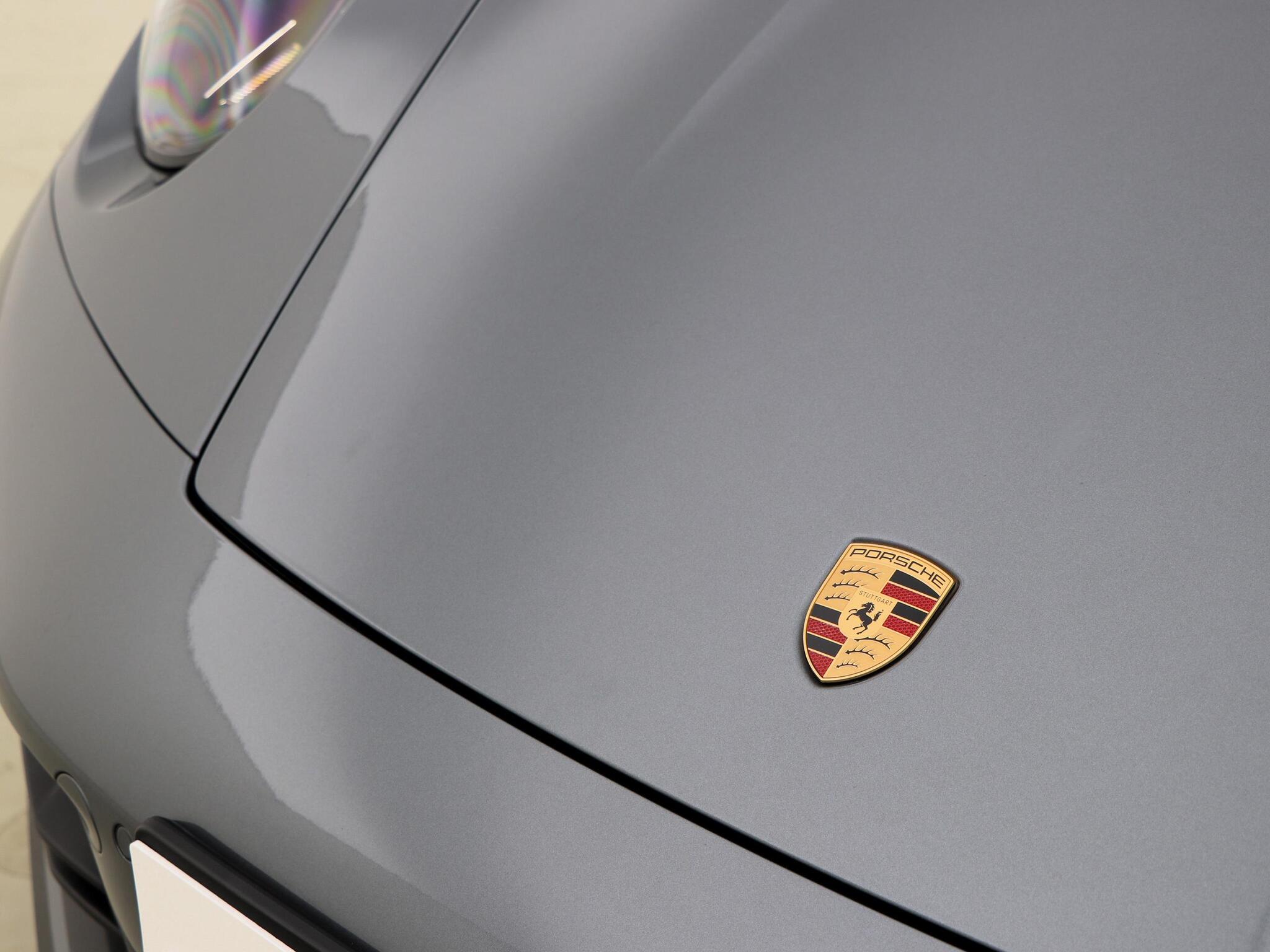 Porsche 911 view 14