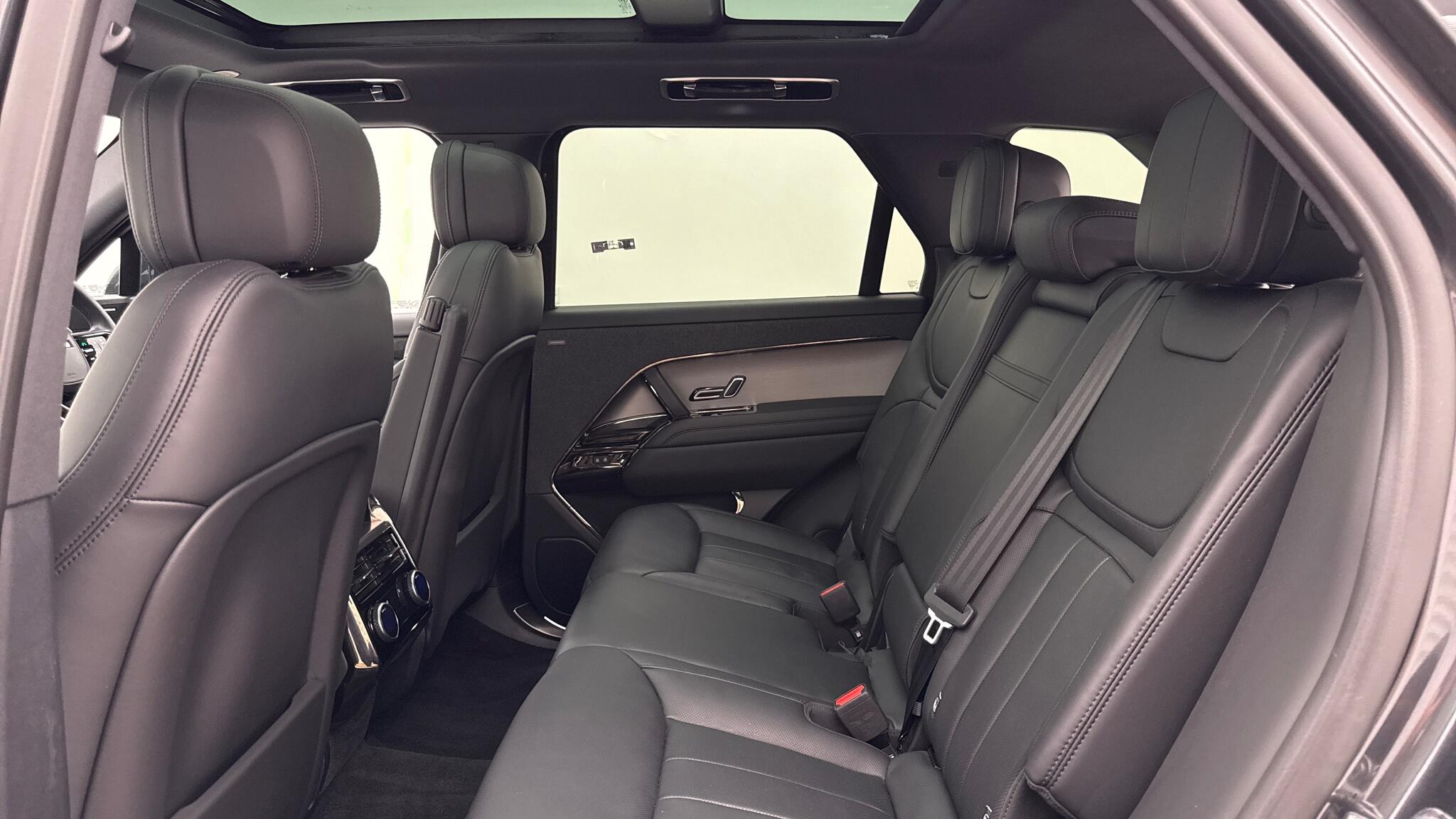 Land Rover Range Rover Sport view 4