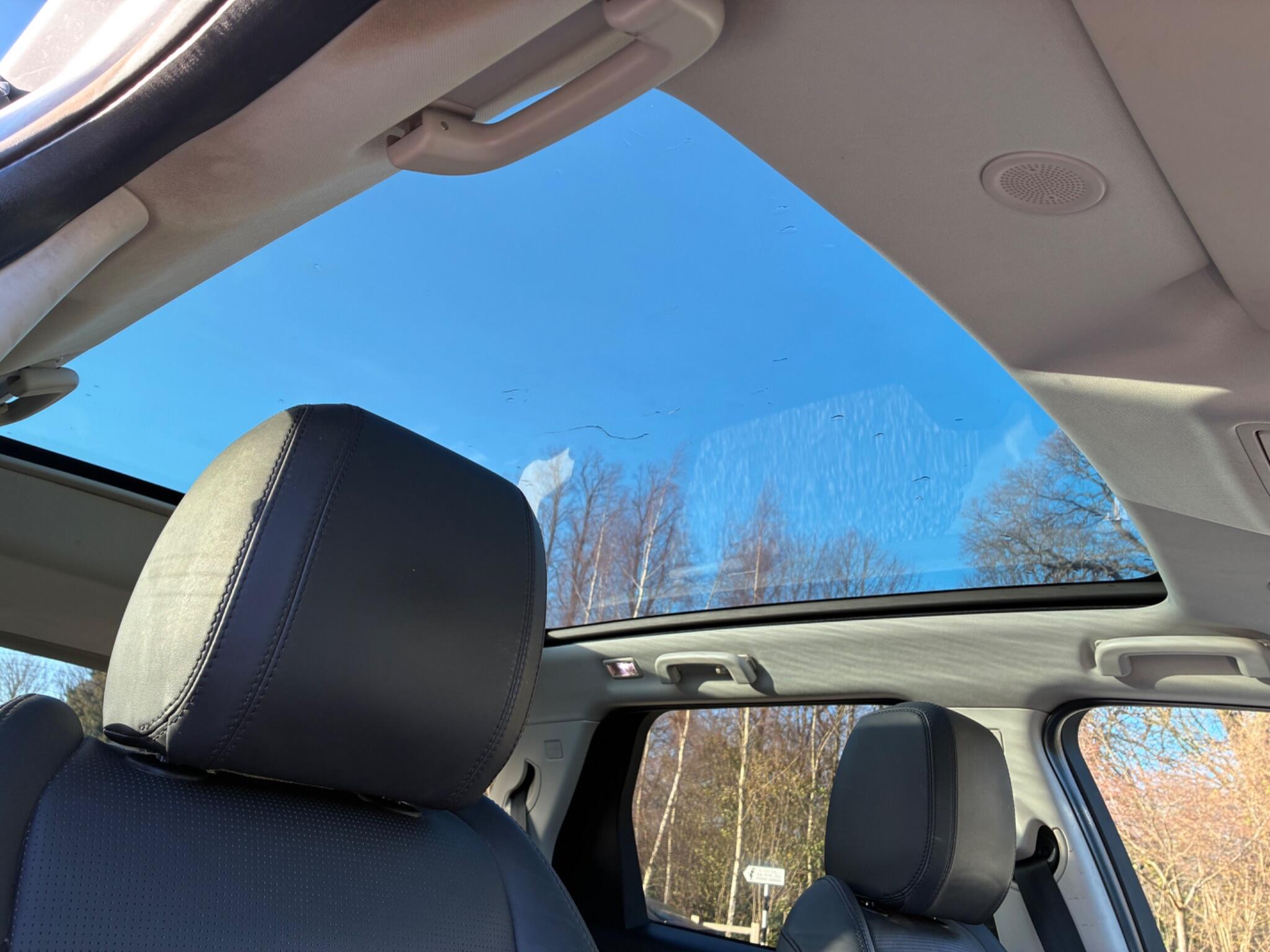 Land Rover Discovery Sport view 12