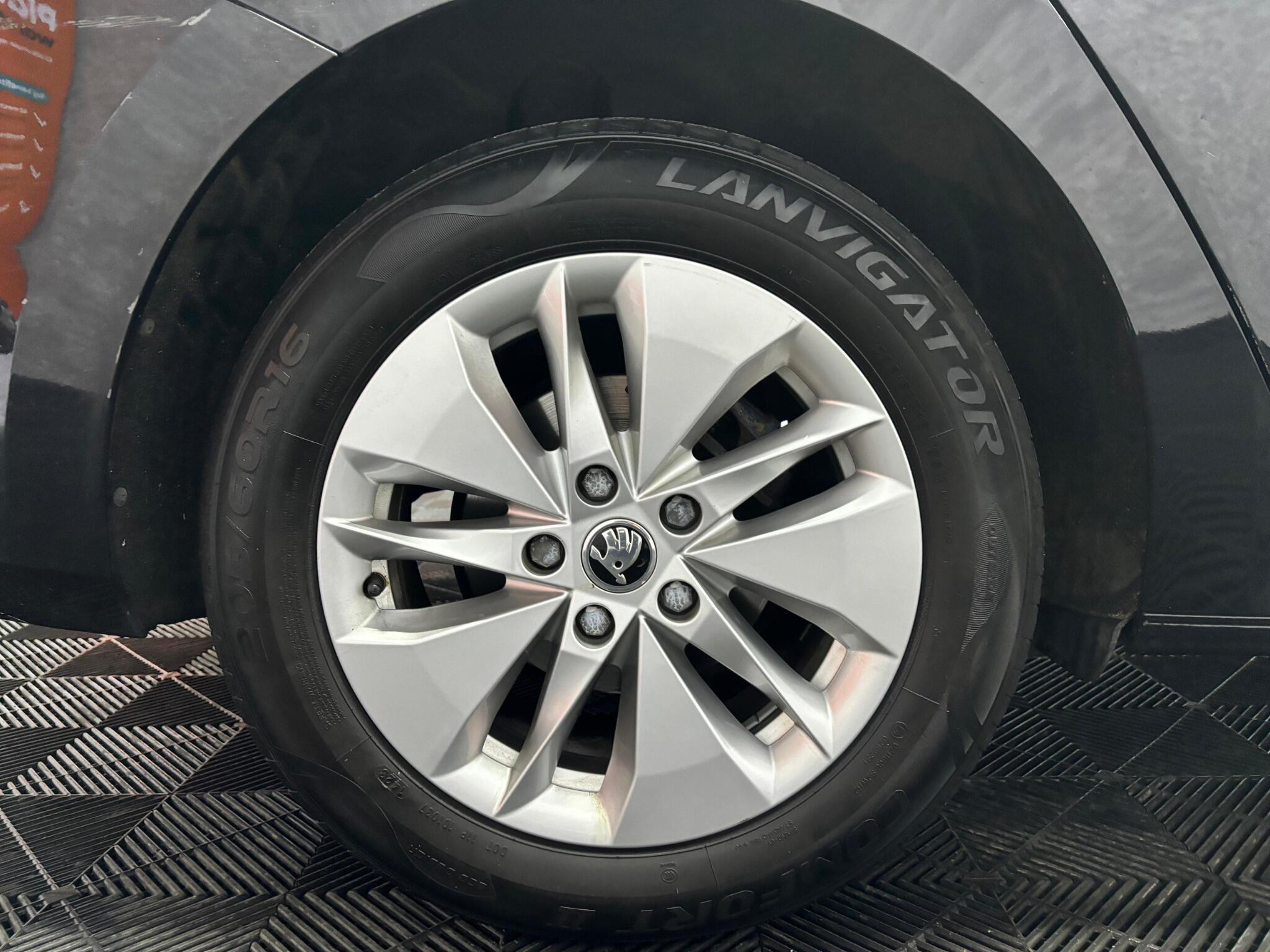 Skoda Octavia view 34