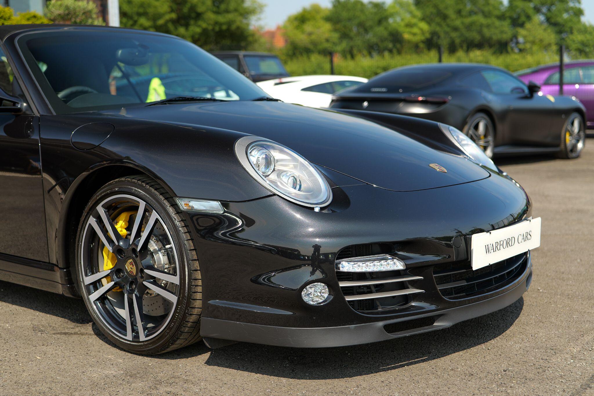 Porsche 911 view 8