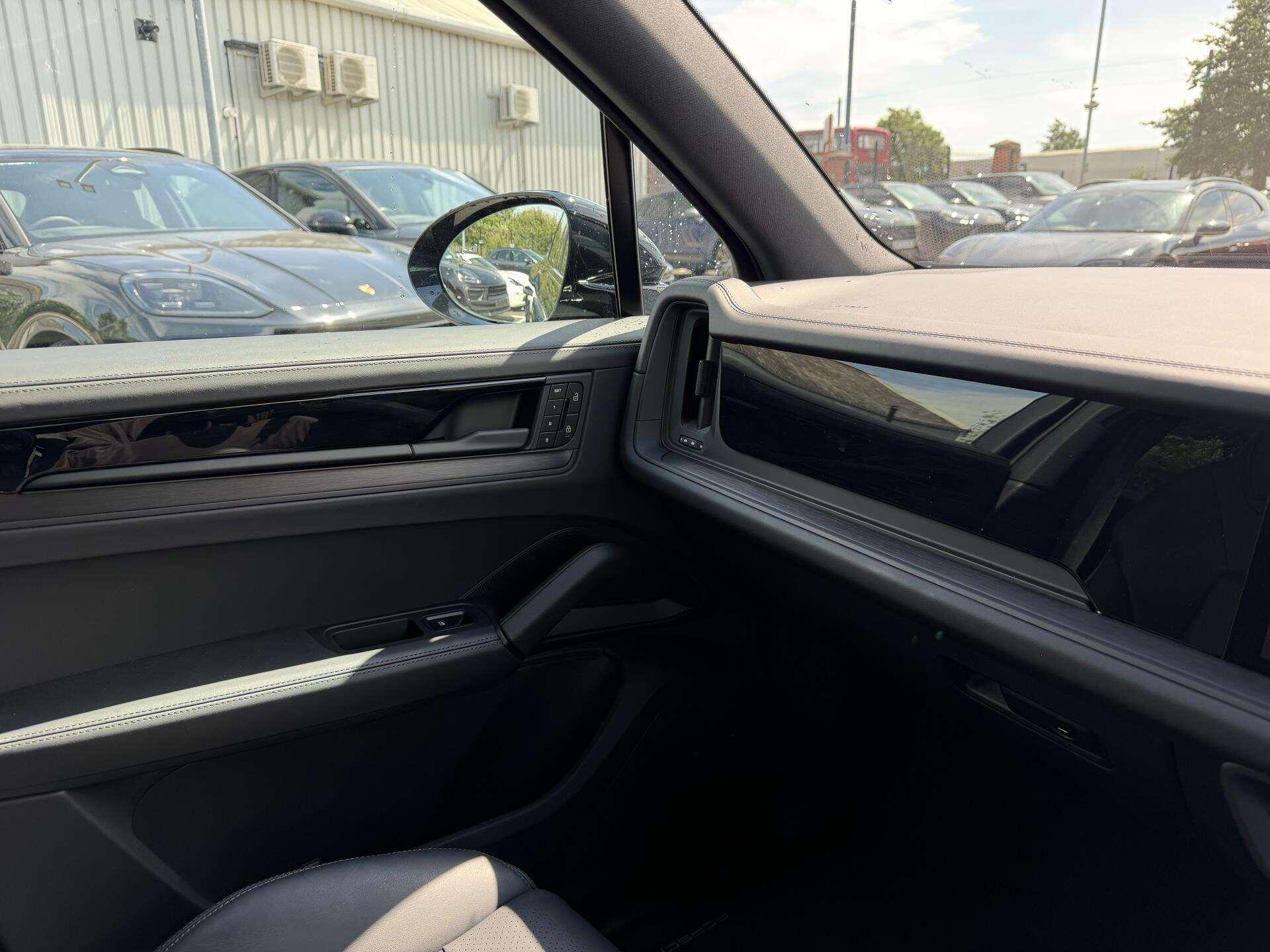 Porsche Cayenne view 29